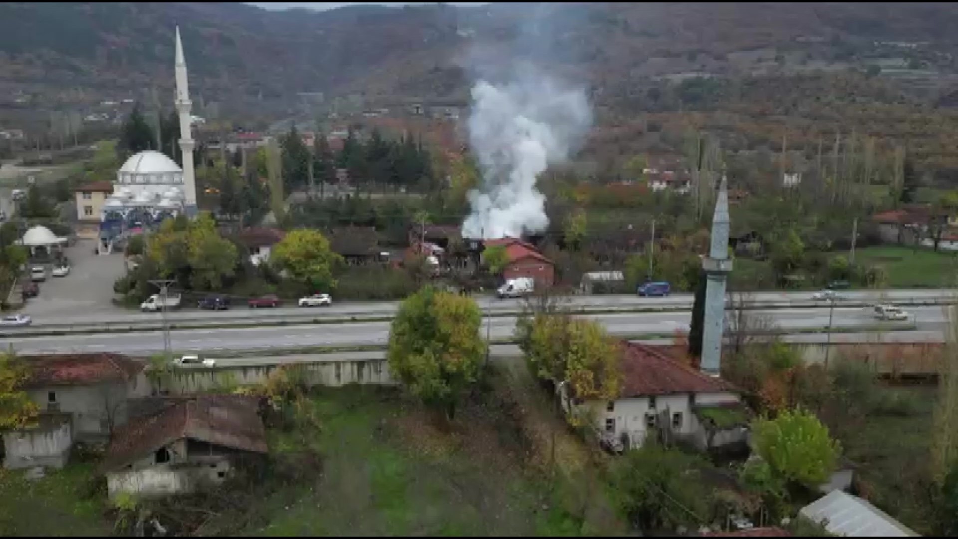 Yaşlı Çiftçinin Evi Yandı Biriktirdiği Paralar Ve Eşyaları Küle Döndü 9