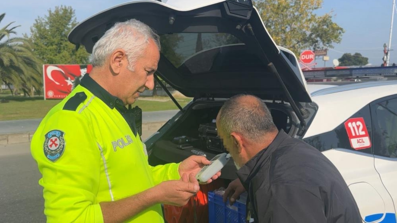 Yayaya Çarpmamak Istedi, Direğe Çarptı 1 Kişi Yaralandı (2)