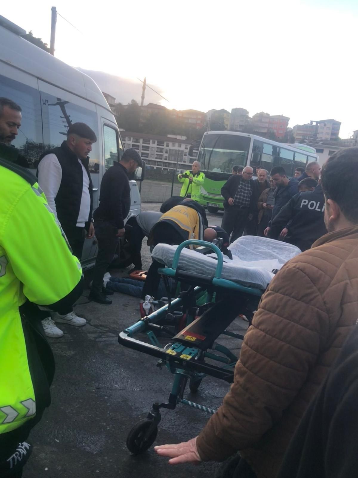 Yere Düşen Vatandaşa Işçi Servisi Çarptı Müdahalelere Rağmen Yaşamını Yitirdi 2