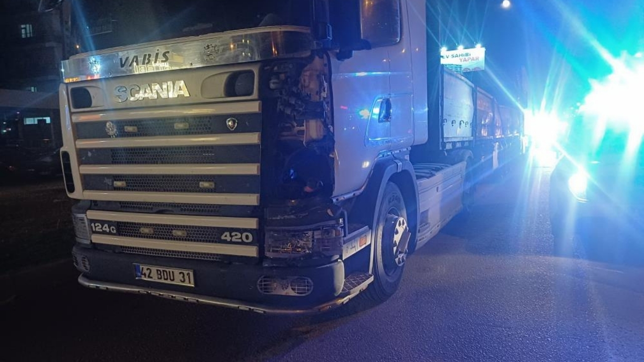 Yolun Karşısına Geçen Kadına Tır Çarptı Durumu Ağır (1)