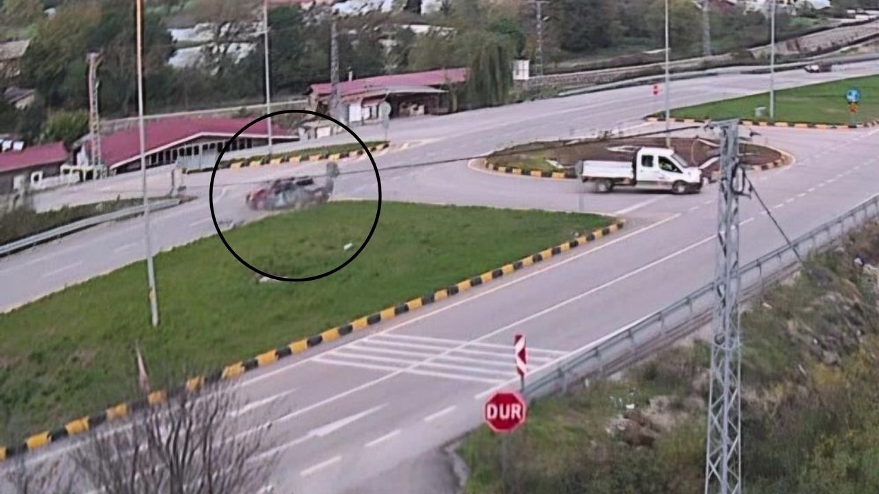 Yürekleri Ağıza Getiren Kaza! 6 Kişinin Yaralandığı Kaza Saniye Saniye Kaydedildi (2)