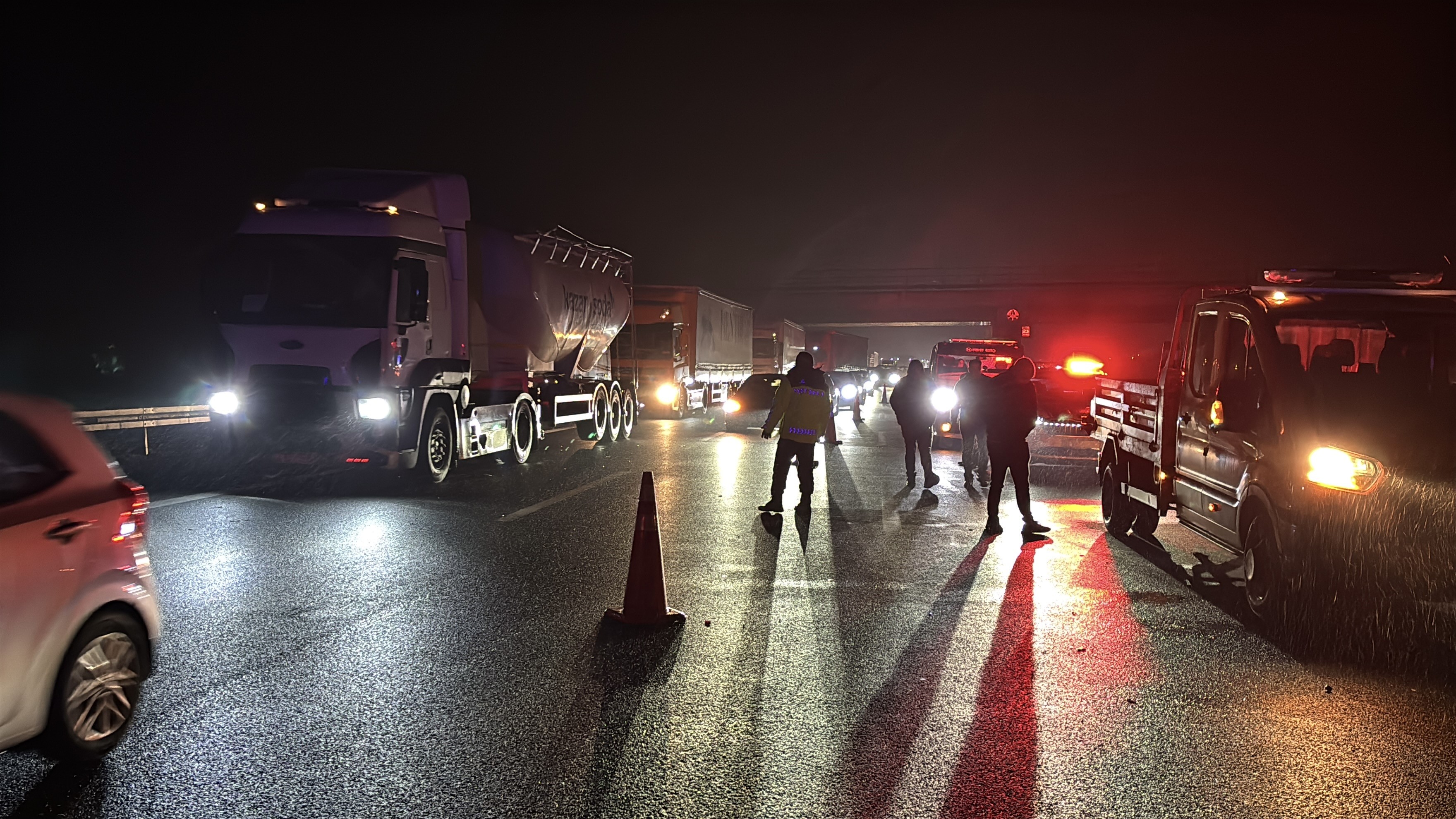 3 Araç Birbirine Girdi Feci Kazada 7 Kişi Yaralandı 14