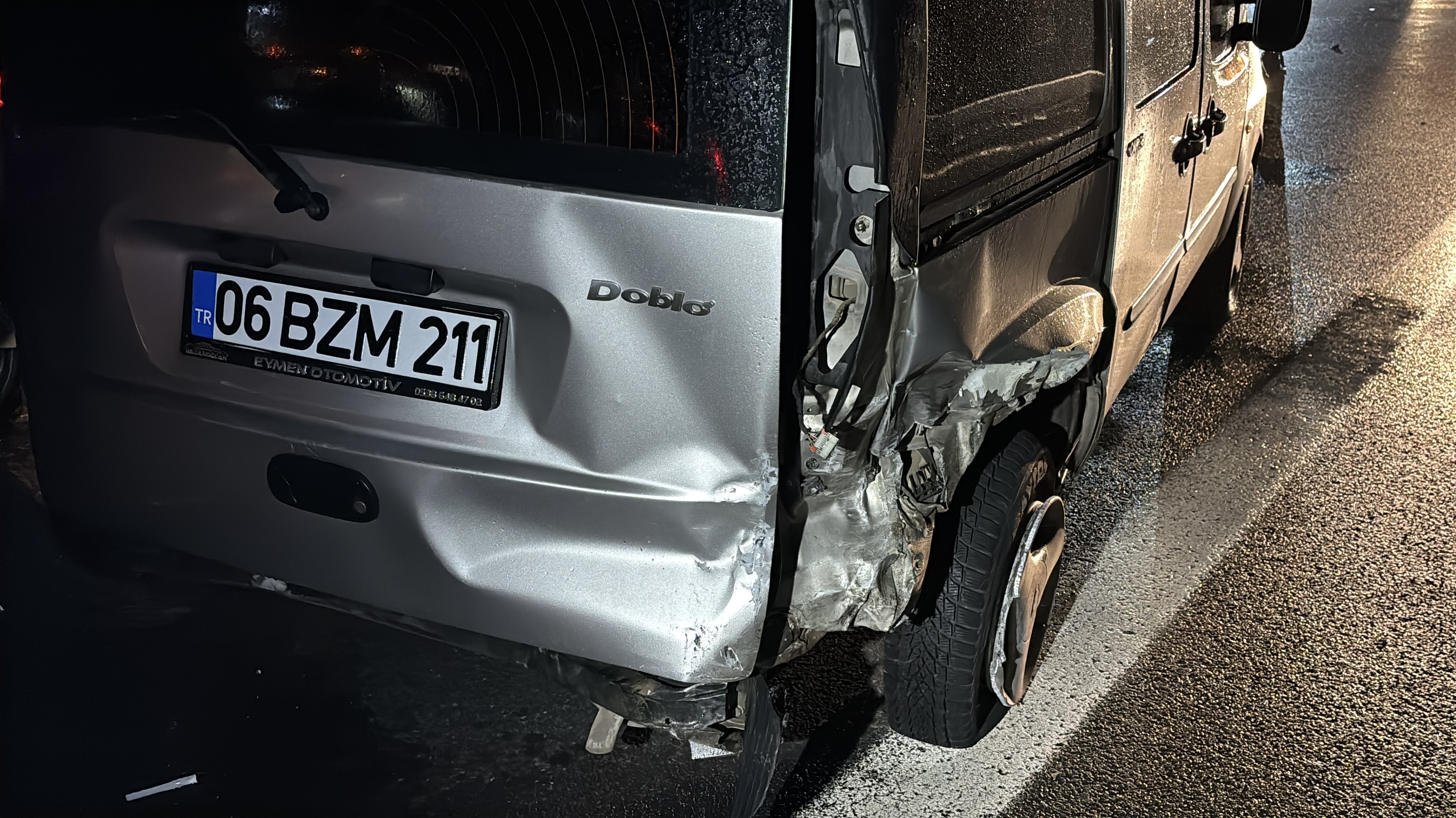 3 Araç Birbirine Girdi Feci Kazada 7 Kişi Yaralandı 22