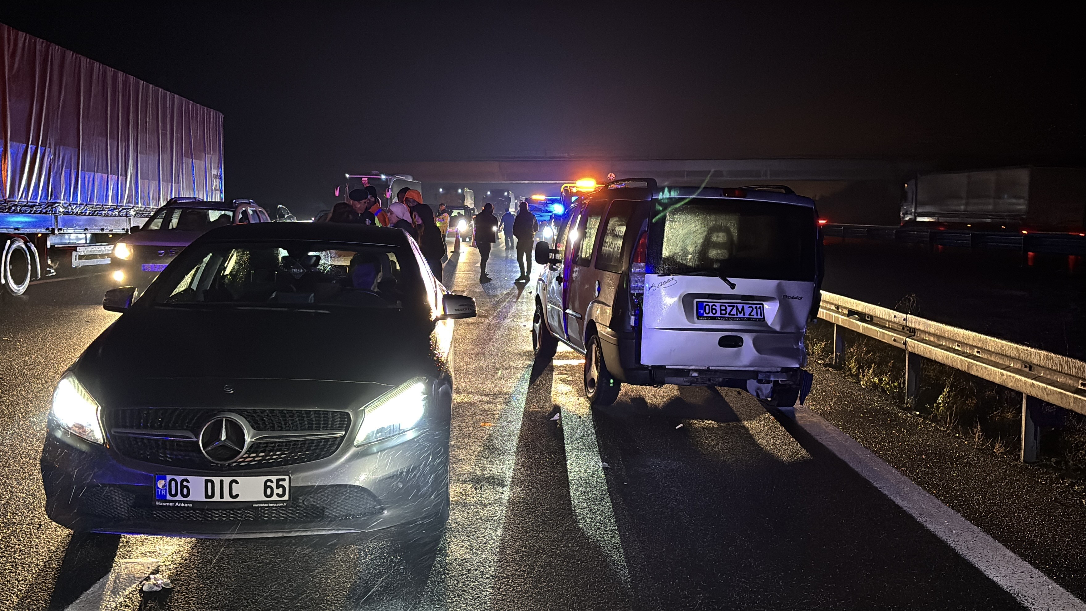 3 Araç Birbirine Girdi Feci Kazada 7 Kişi Yaralandı 44