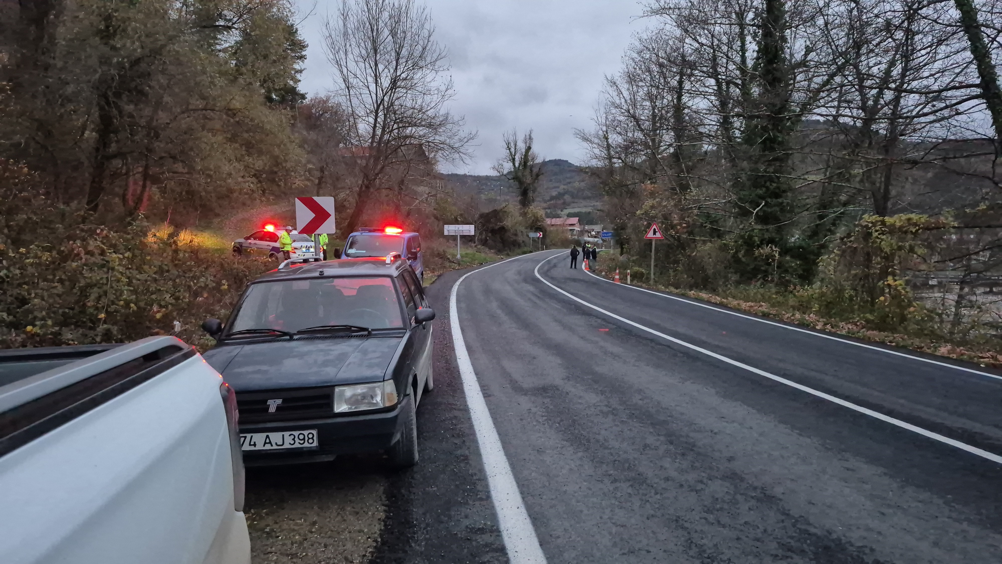 5 Saat Arayla Aynı Yolda Iki Kaza Meydana Geldi Feci Kazada 3 Kişi Yaralandı 6