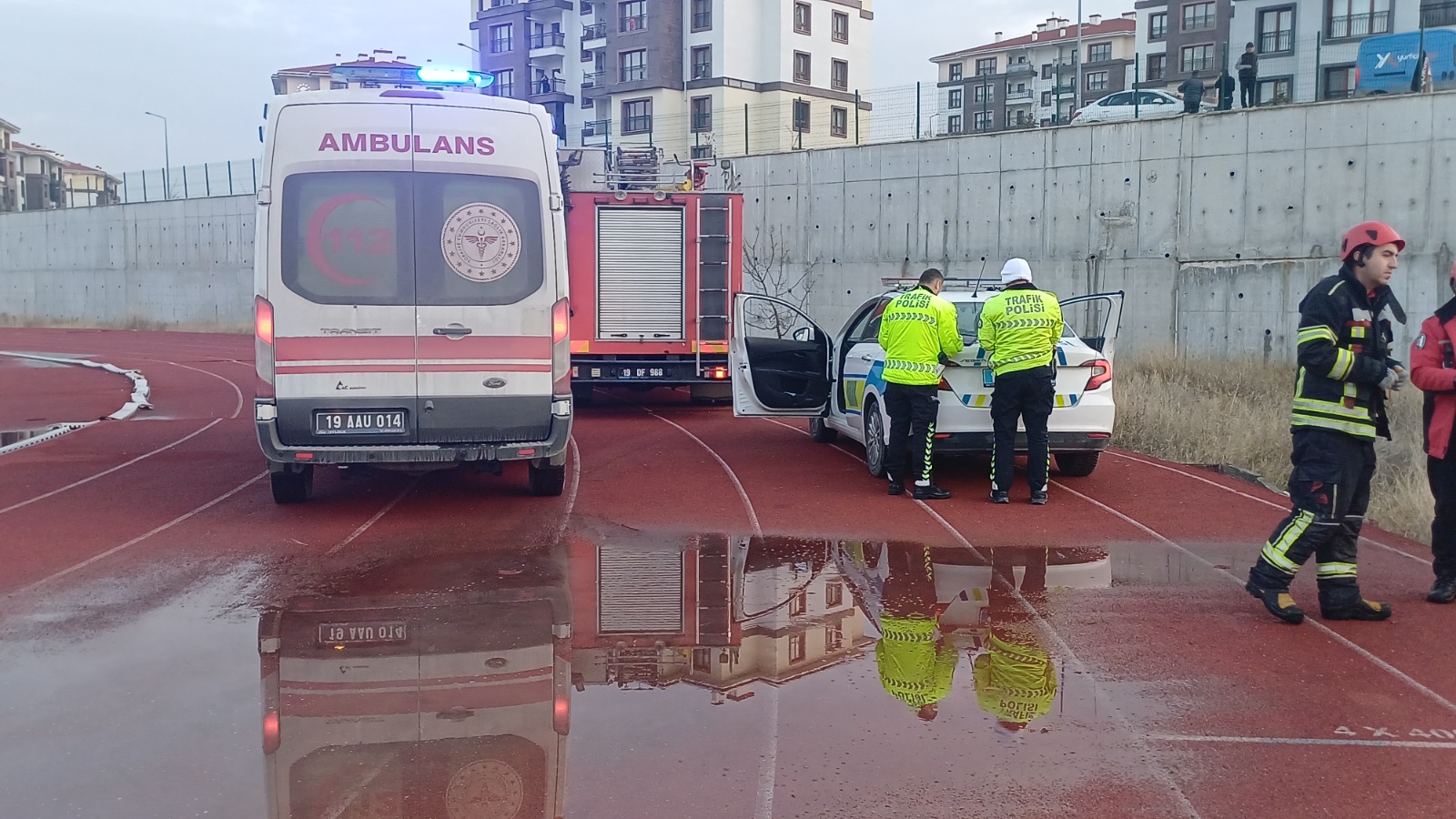 8 Metrelik Istinat Duvarından Düştü Feci Kazada 1 Kişi Ağır Yaralandı 4-3