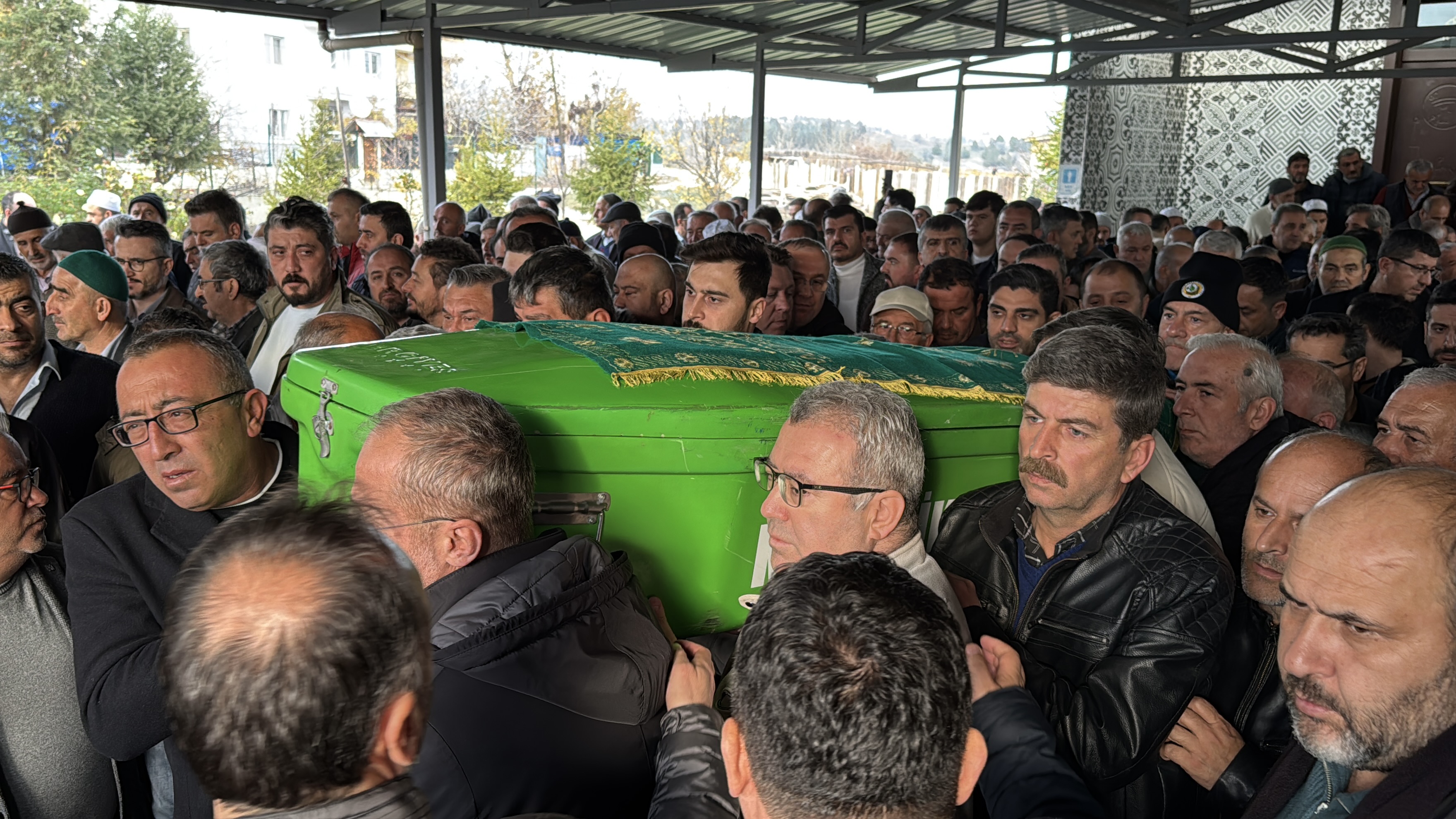 Ağaca Çarpıp Takla Atmıştı Feci Kazada Hayatını Kaybeden Ormancı Toprağa Verildi 13