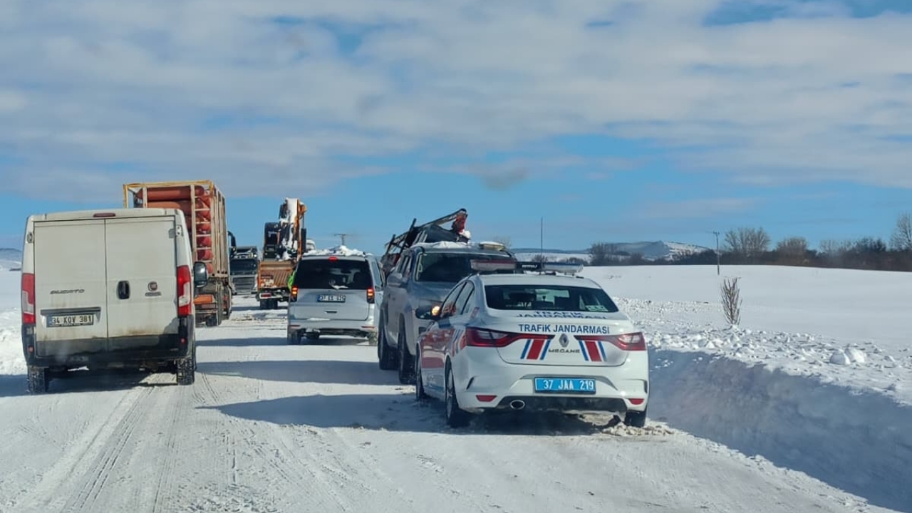 Ağlı Kastamonu Yolunda Feci Kaza Araç Yan Yattı (2)