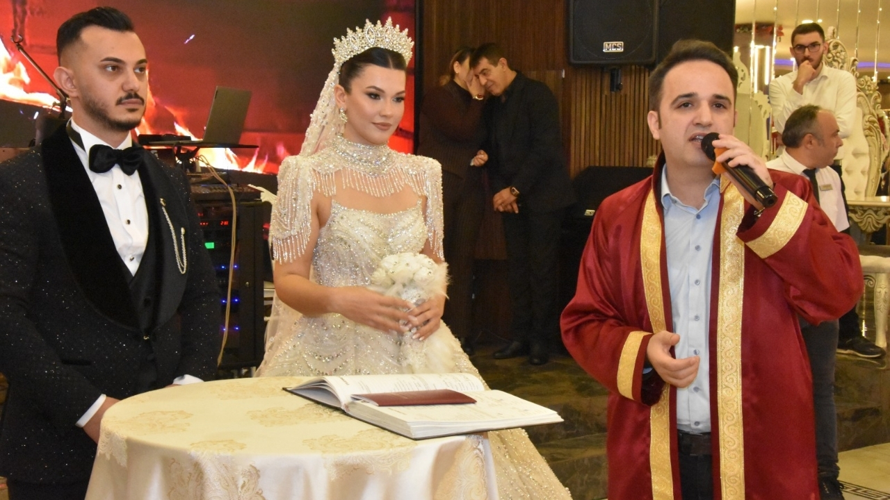 Burcu Ve Hakan Görkemli Düğün Töreniyle Dünyaevine Girdiler (4)