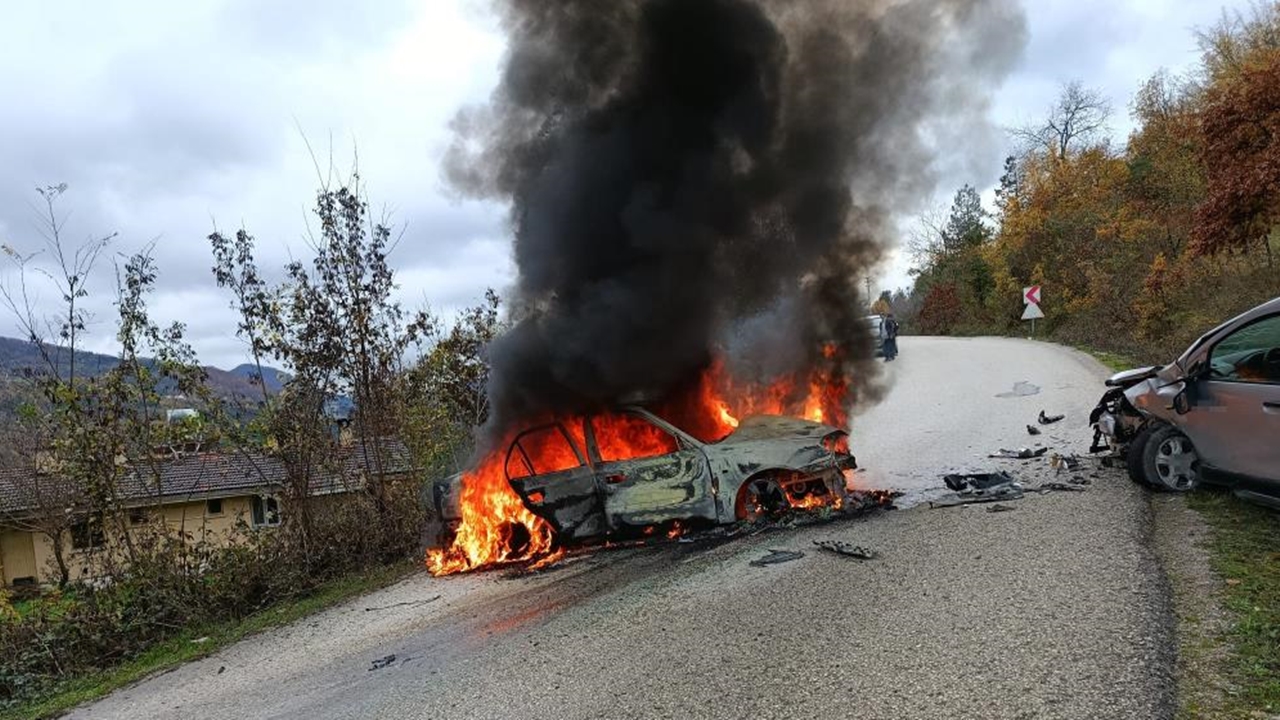 Çatalzeytin Otomobil Alev Alev Yandı (2)
