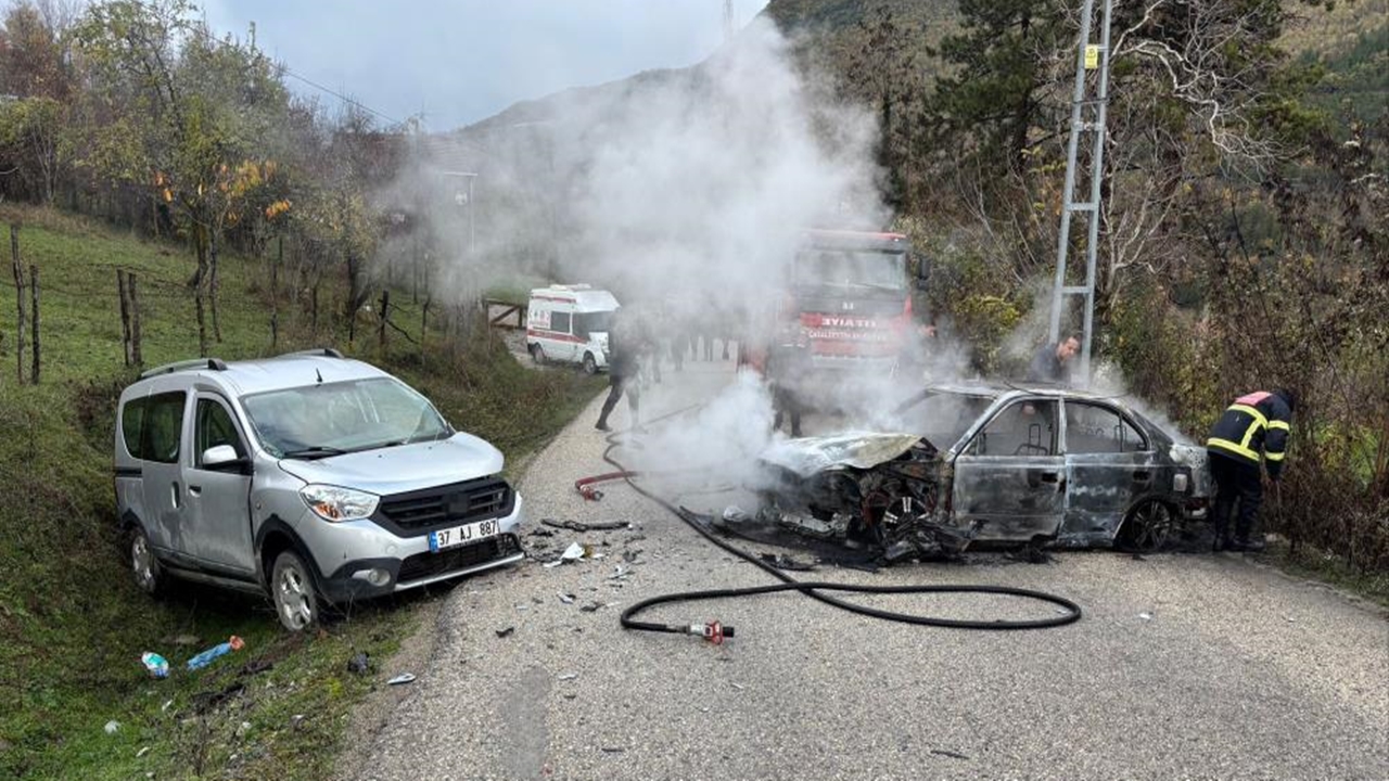 Çatalzeytin Otomobil Alev Alev Yandı (6)