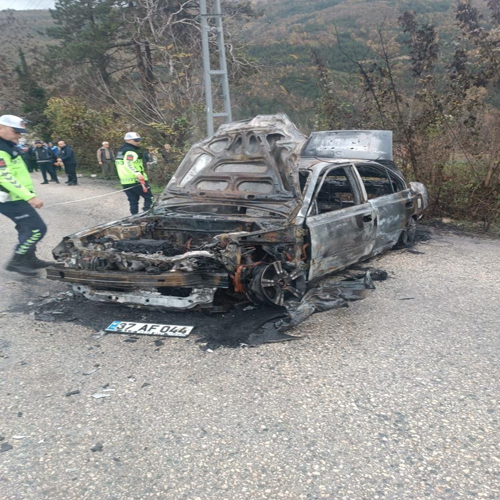 Çatalzeytin Otomobil Alev Alev Yandı (7)
