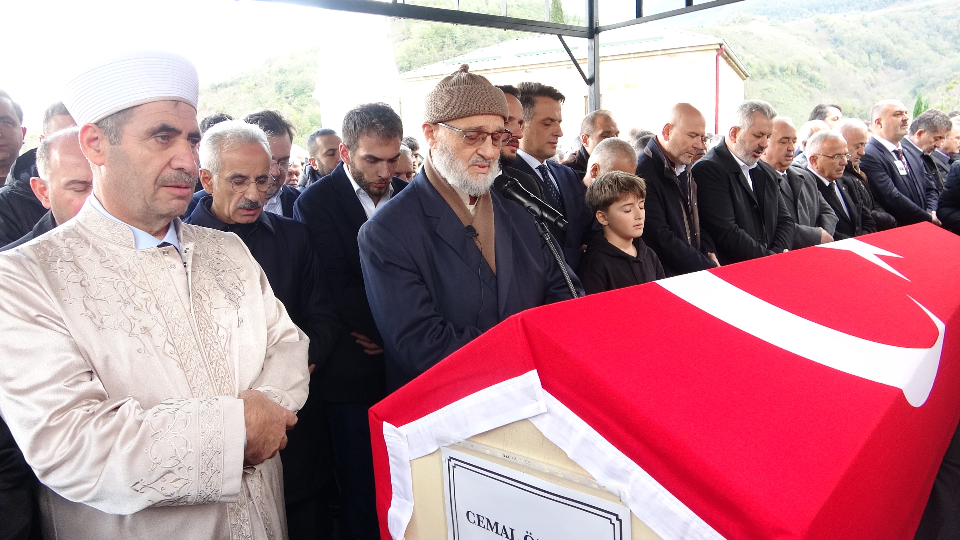 Eski Milletvekili 67 Yaşında Yaşamını Yitirdi Son Yolculuğuna Uğurlandı 12