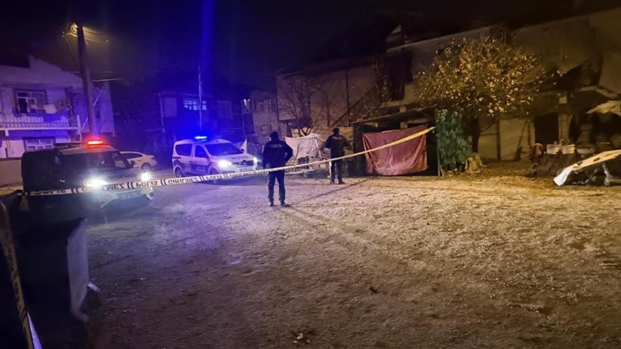 Evinin Önünde Hedef Oldu 41 Yaşındaki Motokurye Hayatını Kaybetti (3)