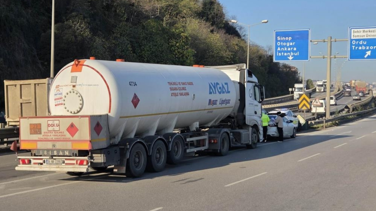 Facianın Kıyısından Dönüldü Lpg Yüklü Tanker Otomobile Vurdu (2)