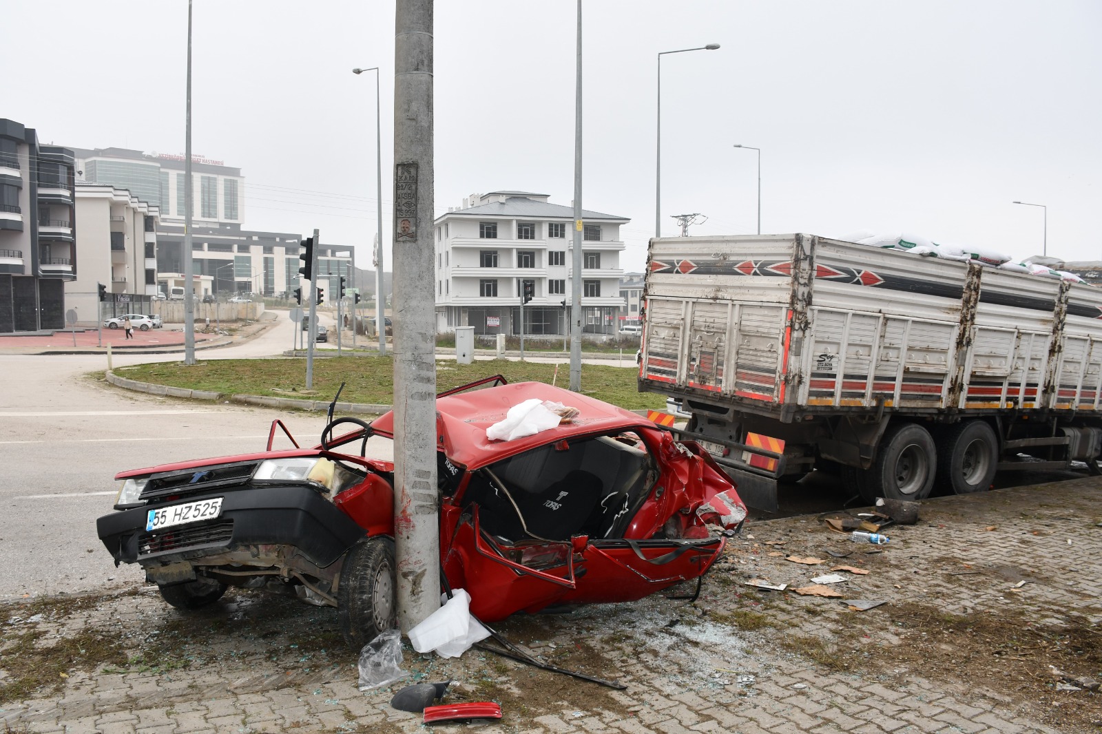 Feci Kaza! Kamyonun Çarptığı Araç Katlandı 4 Kişi Yaralandı! 2