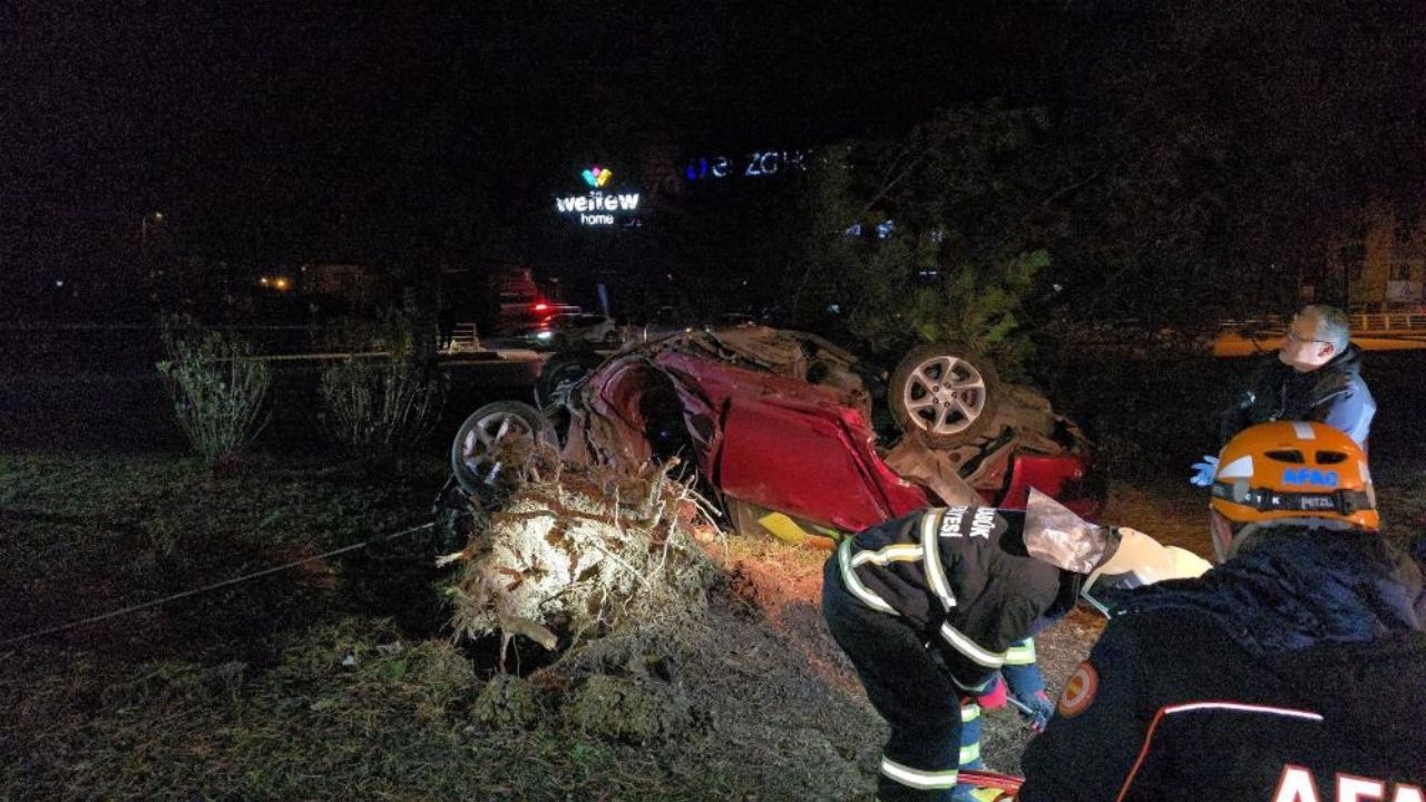 Feci Kaza Takla Atan Otomobil Ağacı Kökünden Söktü, 1 Ölü! (3)