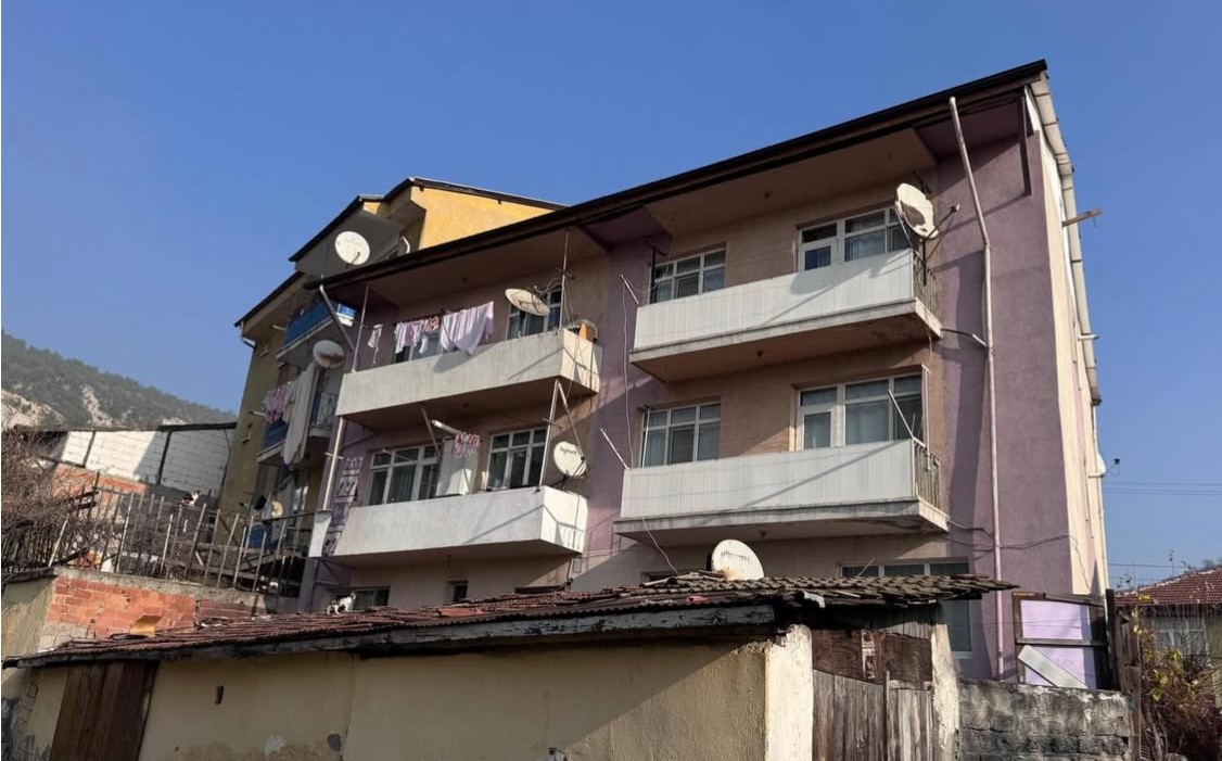 Feci Olay Evinin Önünde Ölü Bulundu 12