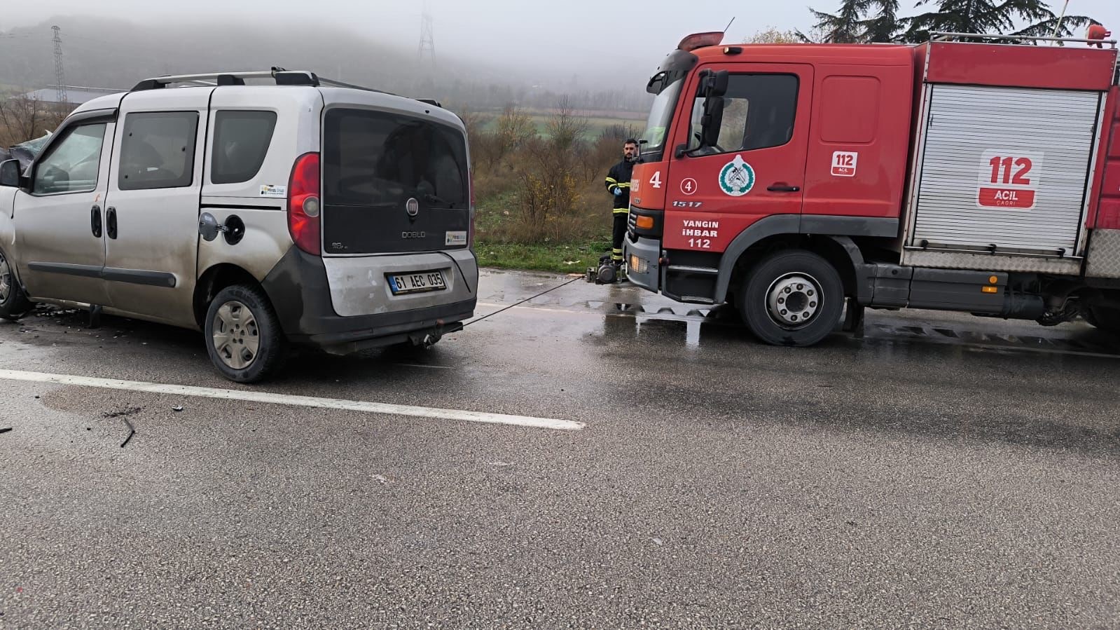 Hafif Ticari Araç Tırla Çarpıştı Feci Kazada 5 Yaralı Var! 8