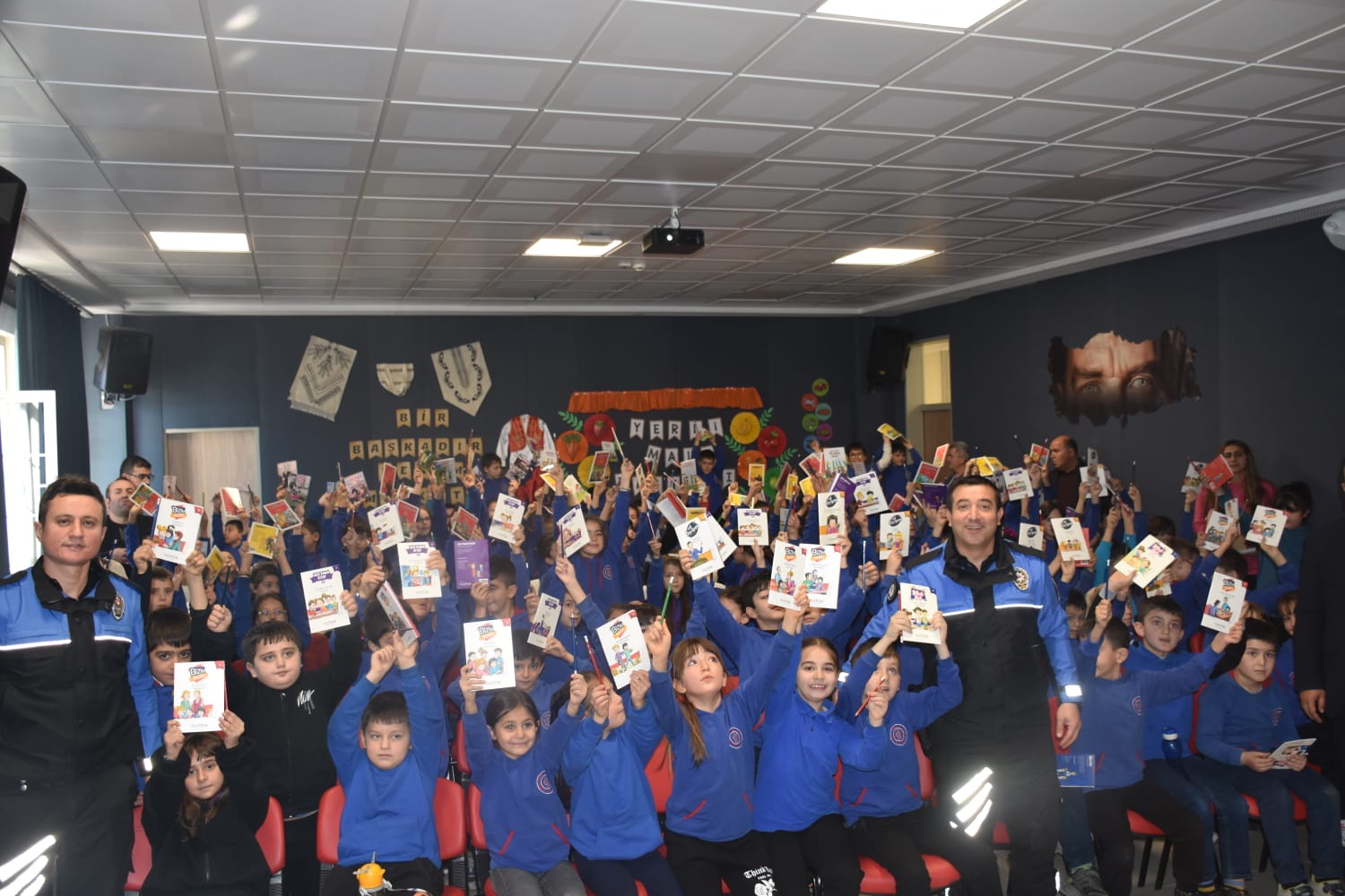 Hayata Renk Verelim Projesiyle Kastamonu'da Öğrencilerin Yüzü Güldü 11