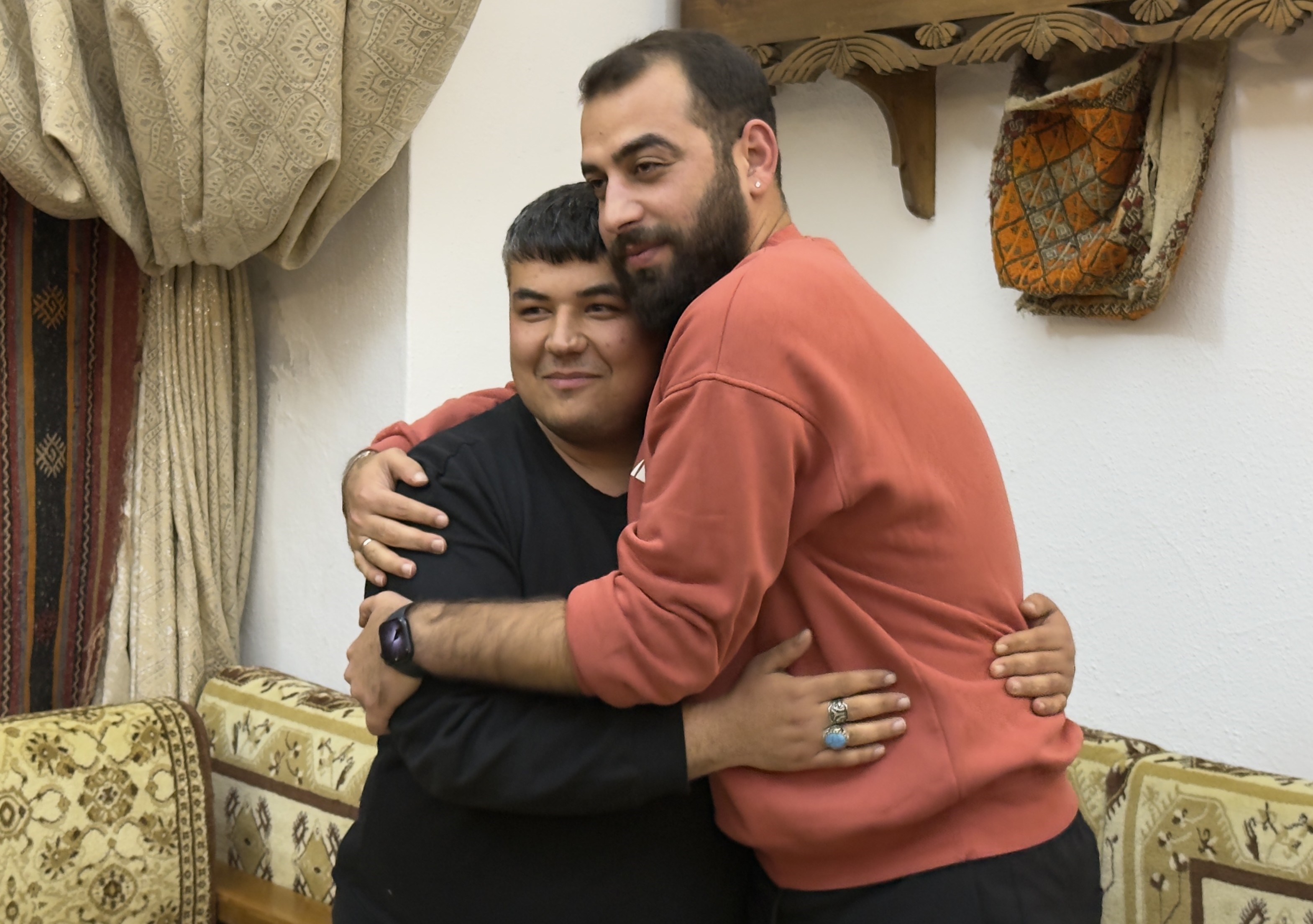 İçtiği Çay Nefes Borusuna Kaçtı Arkadaşı Heimlich Manevrasıyla Kurtardı 6