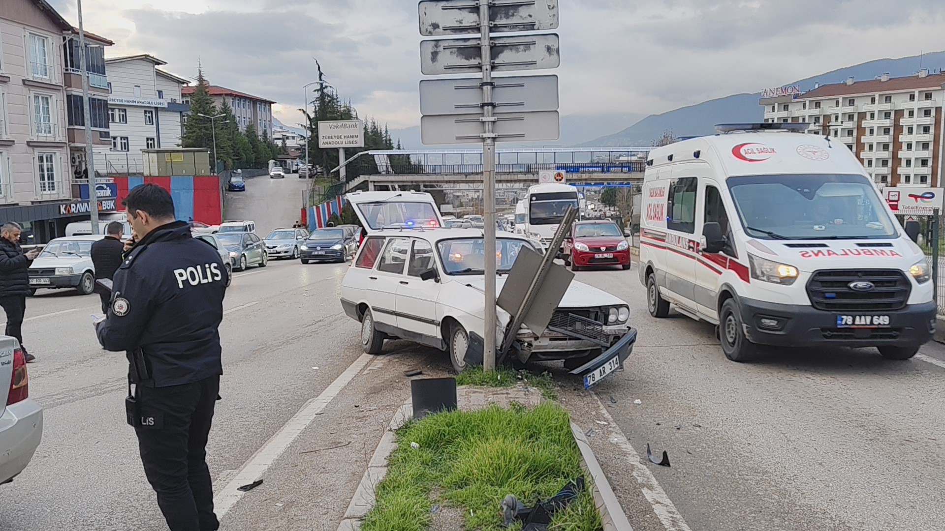 İki Otomobil Çarpıştı Kazada 1 Kişi Yaralandı 4