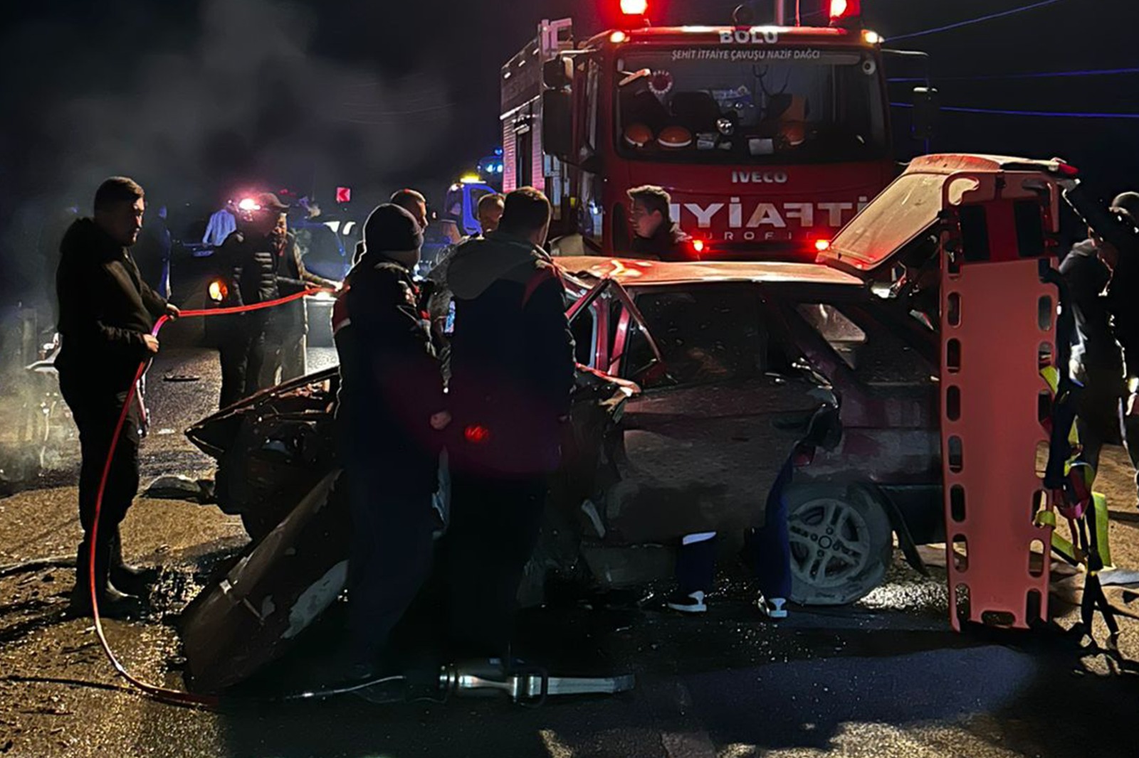 İki Otomobil Kafa Kafaya Çarpıştı Feci Kazada 1'I Ağır 6 Kişi Yaralandı 66