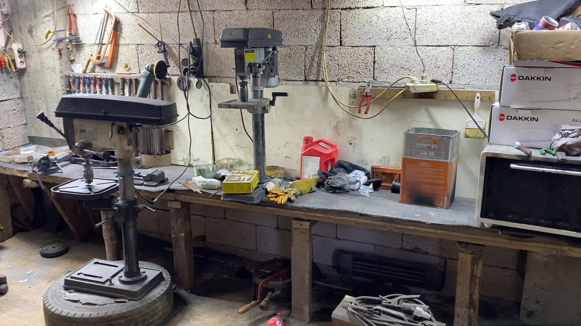 Jandarmadan Operasyon 3 Şahsın Ev Ve Iş Yerinde Çok Sayıda Silah Ele Geçirildi! 22