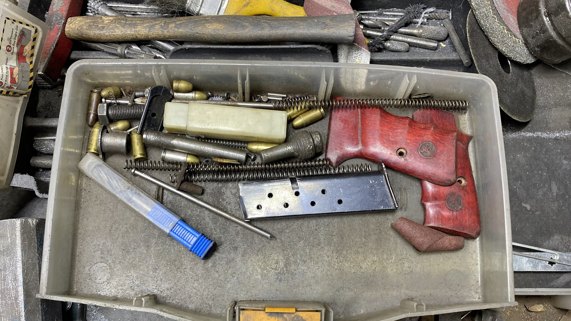 Jandarmadan Operasyon 3 Şahsın Ev Ve Iş Yerinde Çok Sayıda Silah Ele Geçirildi! 8