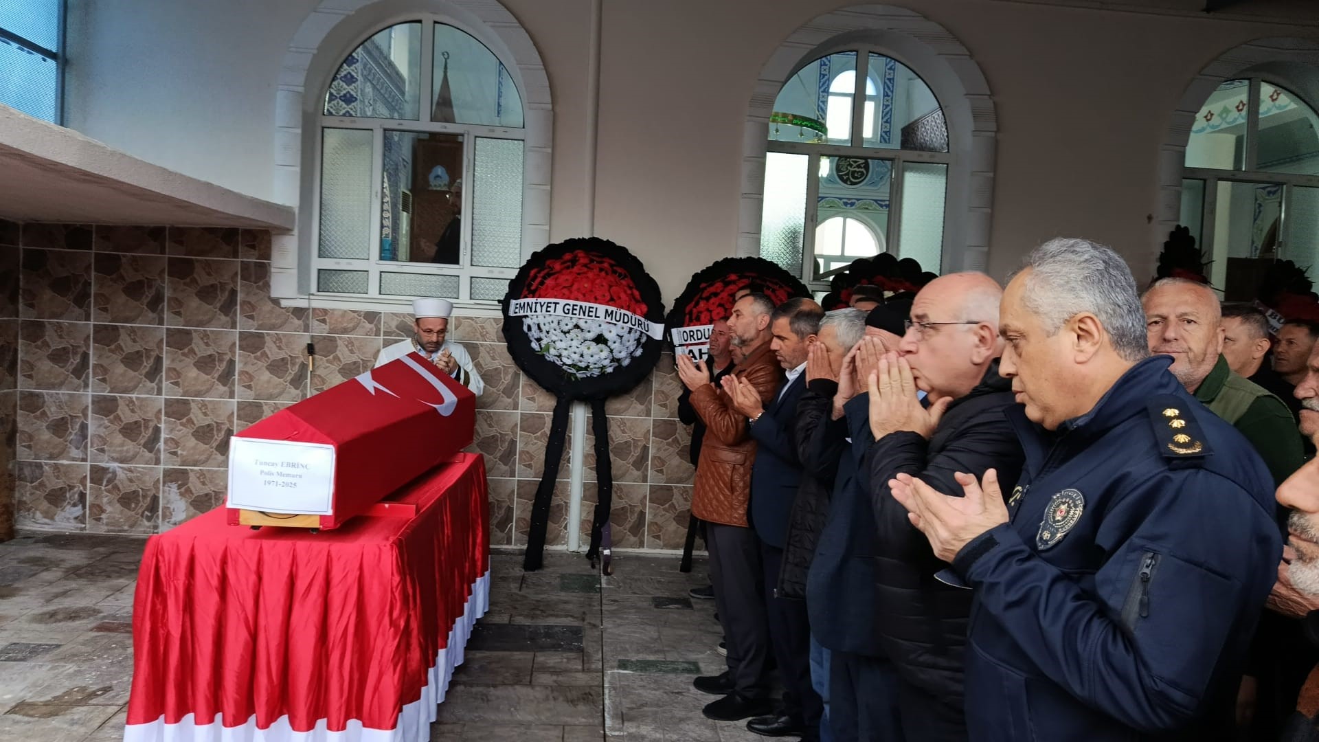 Kalp Krizi Geçiren Polis Memuru Yaşamını Yitirdi Son Yolculuğuna Uğurlandı 2