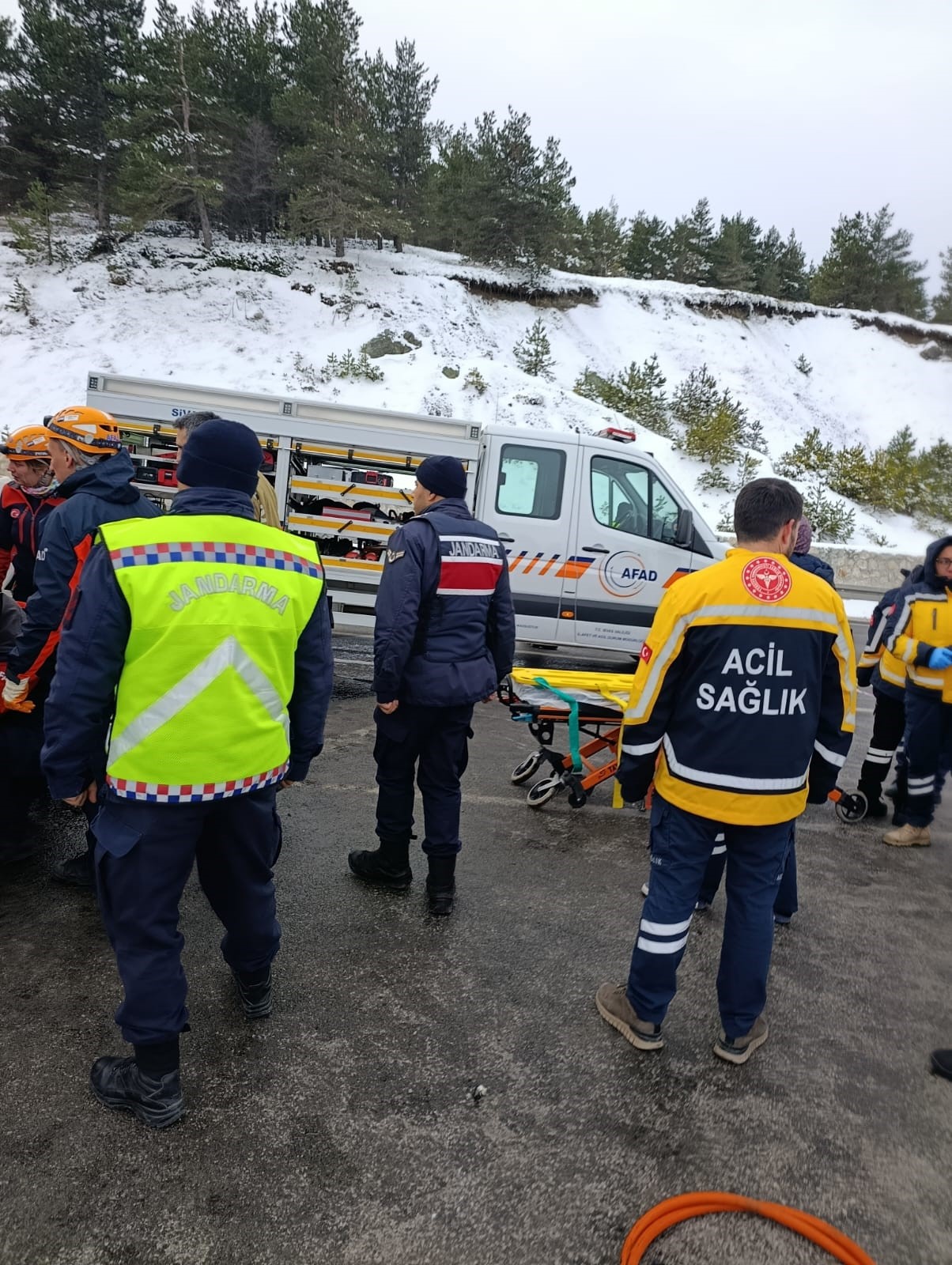 Kamyonet Ile Tır Çarpıştı Feci Kazada Genç Adam Hayatını Kaybetti, 2 Kişi De Yaralandı! 4