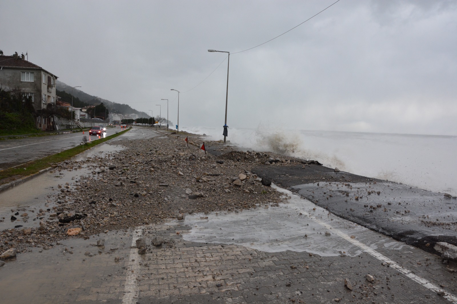 Kastamonu Sahilinde Fırtına Sahil Şeridine Zarar Verdi 2