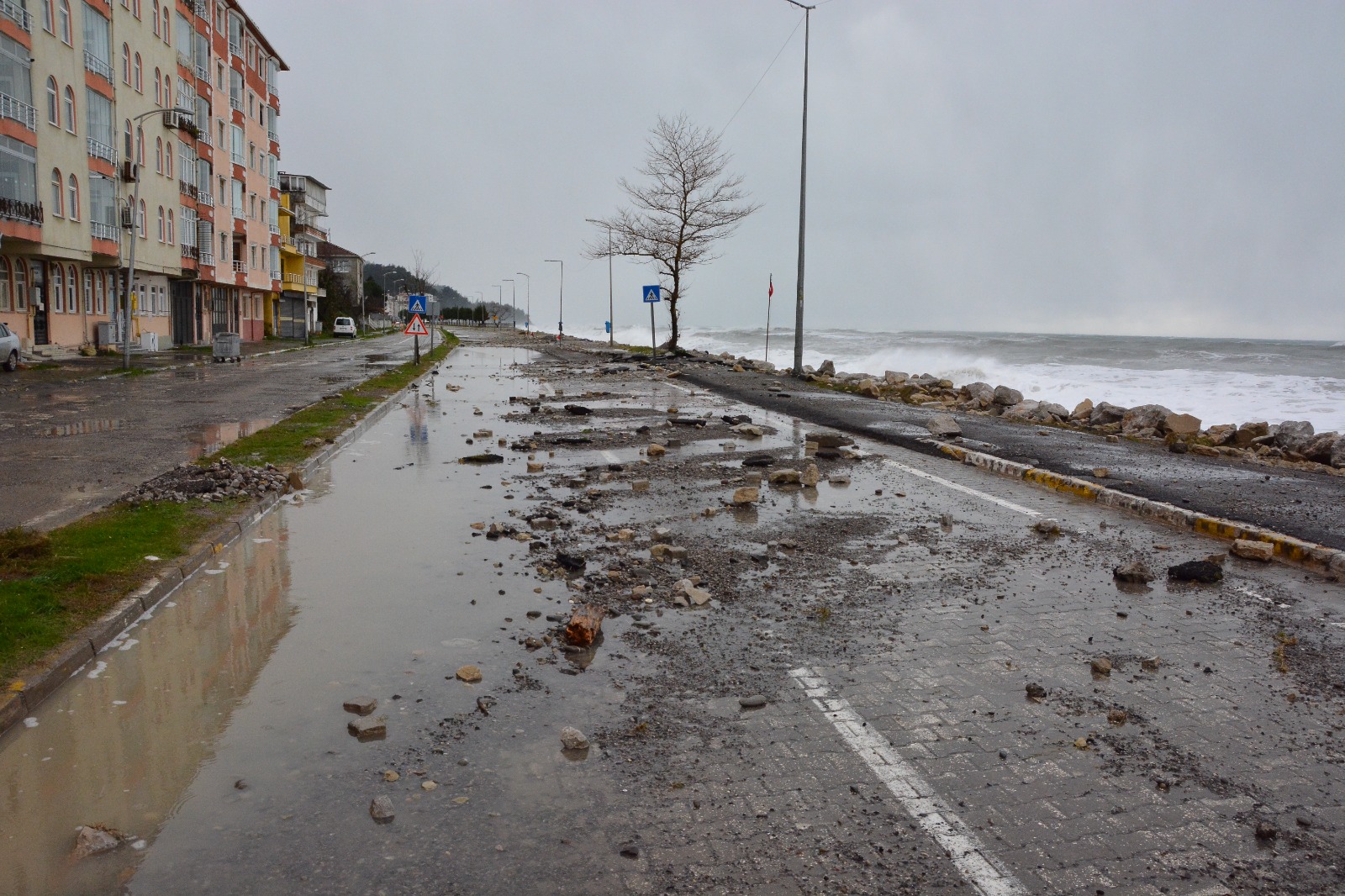 Kastamonu Sahilinde Fırtına Sahil Şeridine Zarar Verdi 6
