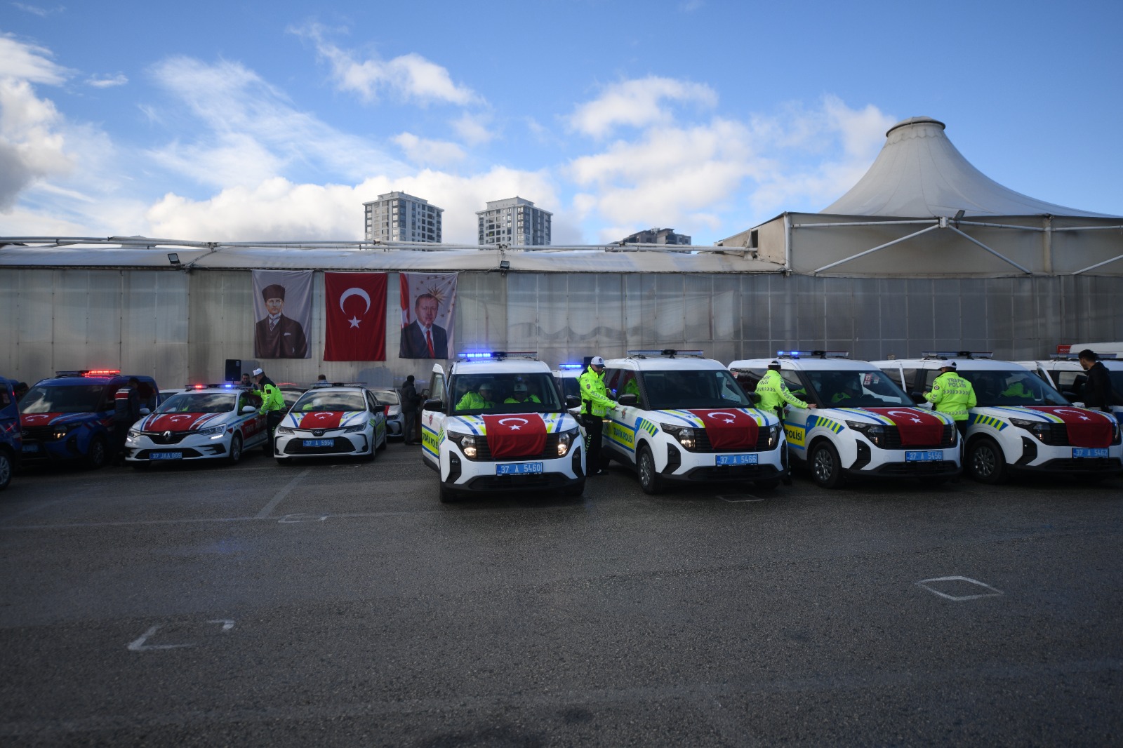 Kastamonu'da 84 Araç Törenle Hizmete Girdi Emniyet Ve Jandarmaya Tahsis Edildi 14