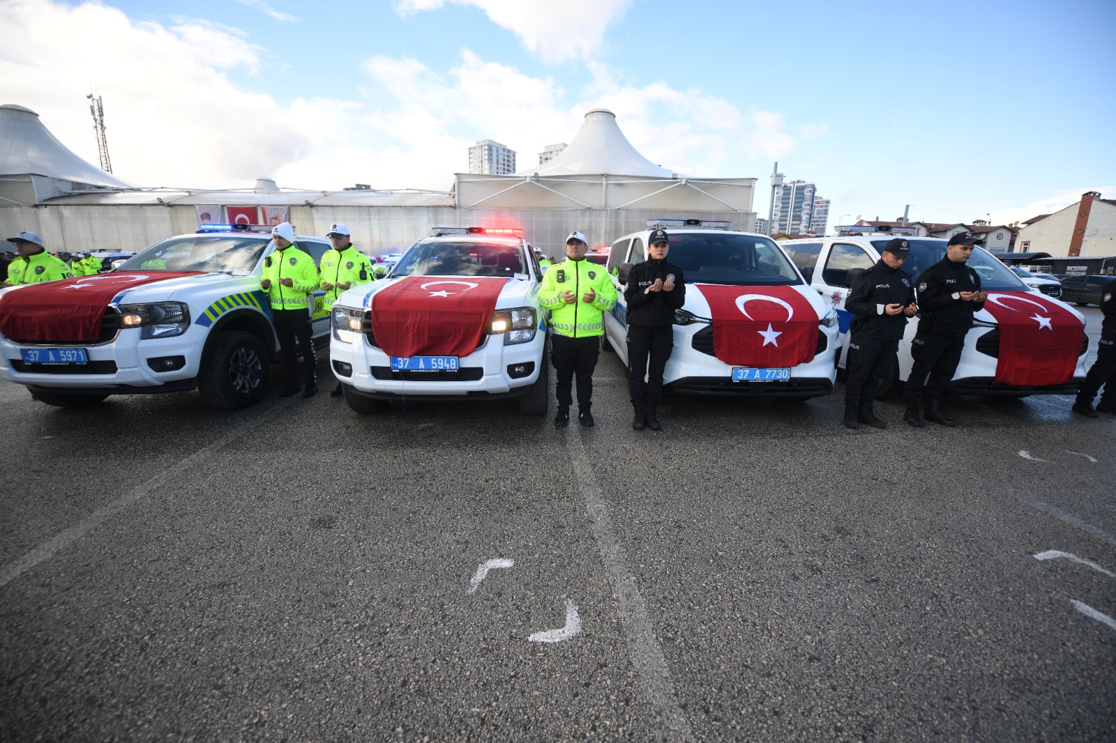 Kastamonu'da 84 Araç Törenle Hizmete Girdi Emniyet Ve Jandarmaya Tahsis Edildi 4