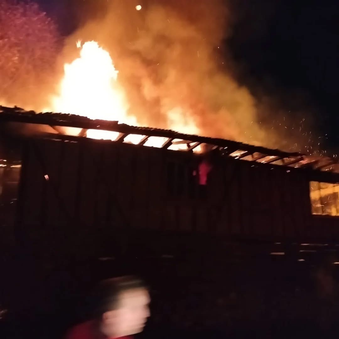 Kastamonu'da Ahşap Ev Alev Alev Yandı (Detaylar) 12