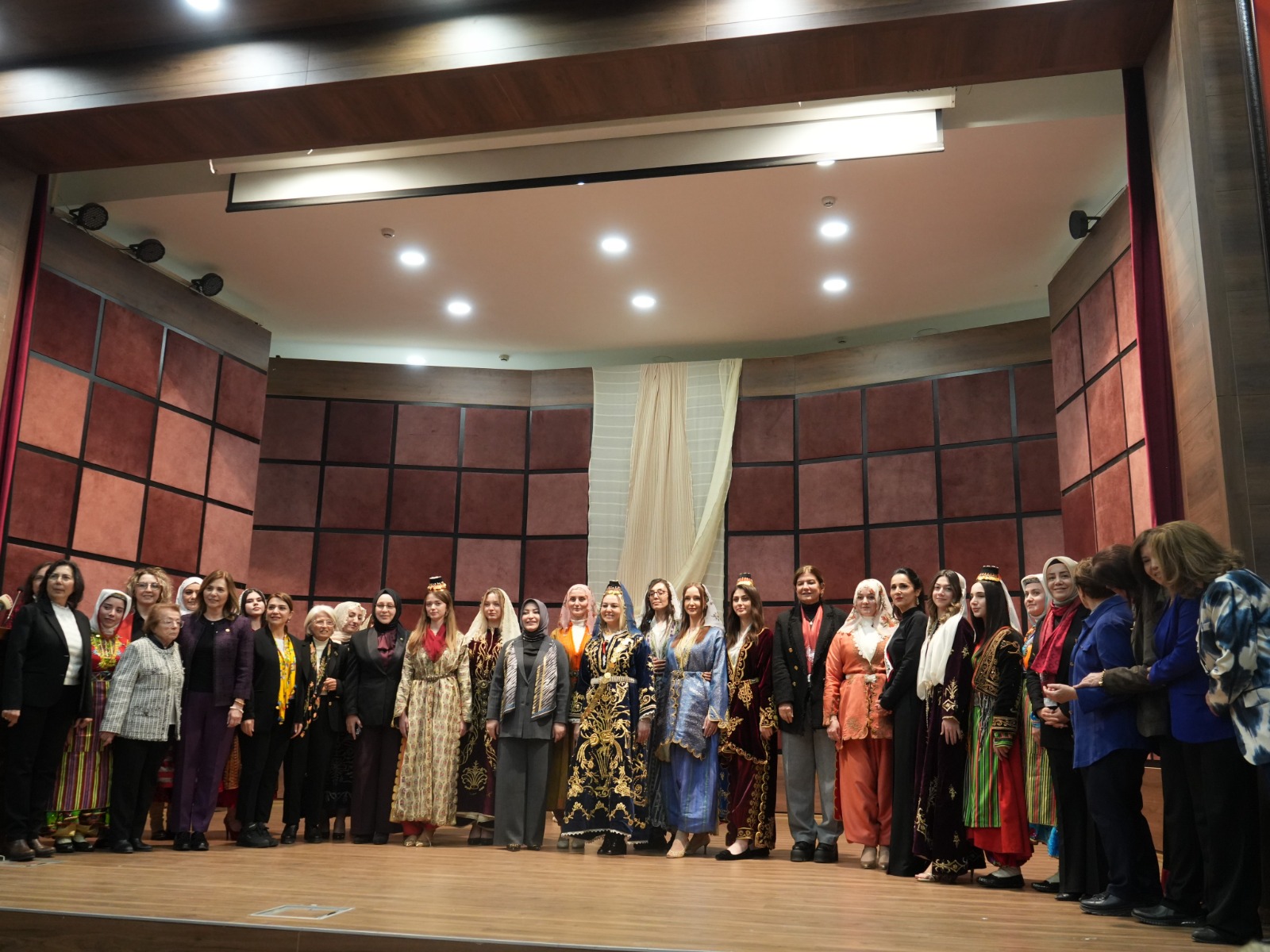 Kastamonu'da Asırlar Önce Kadınların Giydiği Giysiler Sergilendi 14