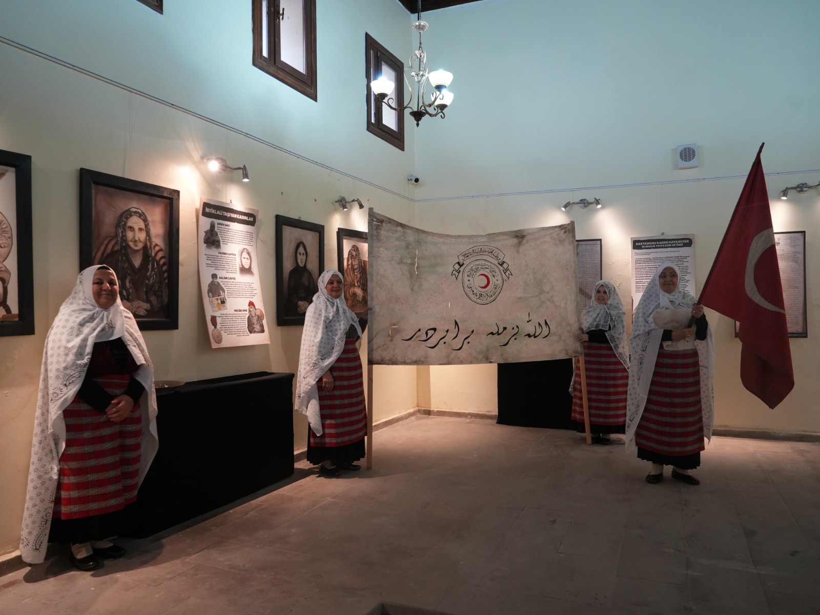 Kastamonu'da Asırlar Önce Kadınların Giydiği Giysiler Sergilendi 15