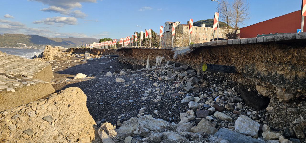 Kastamonu'da Dalgalar Yola Zarar Verdi 14