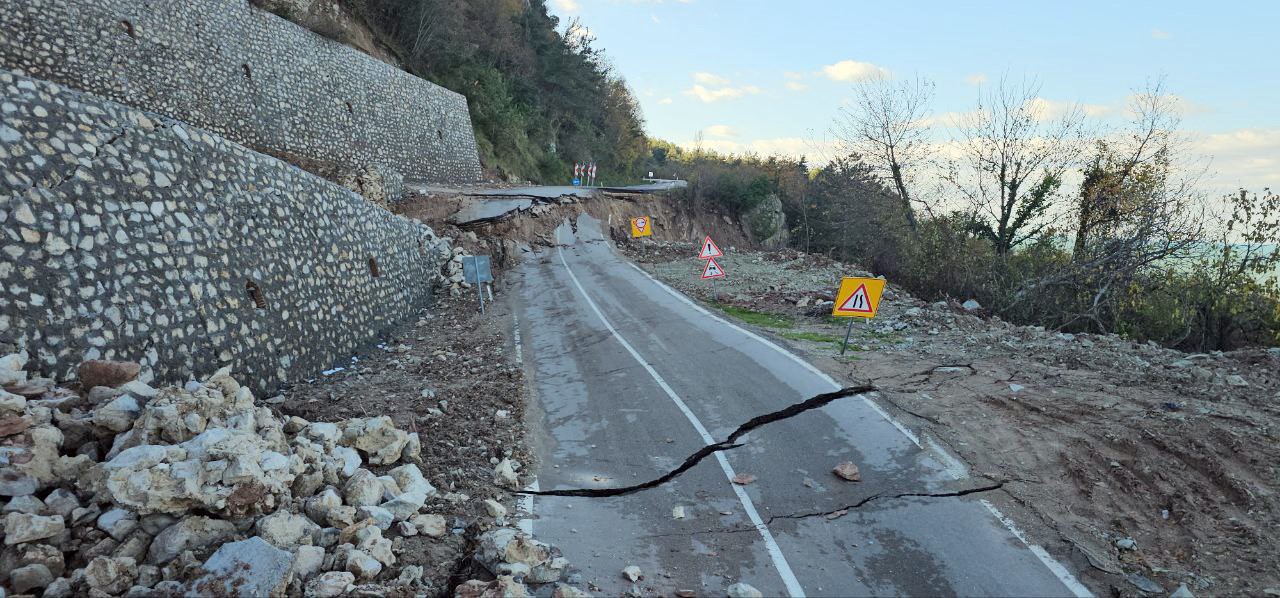 Kastamonu'da Dalgalar Yola Zarar Verdi 4