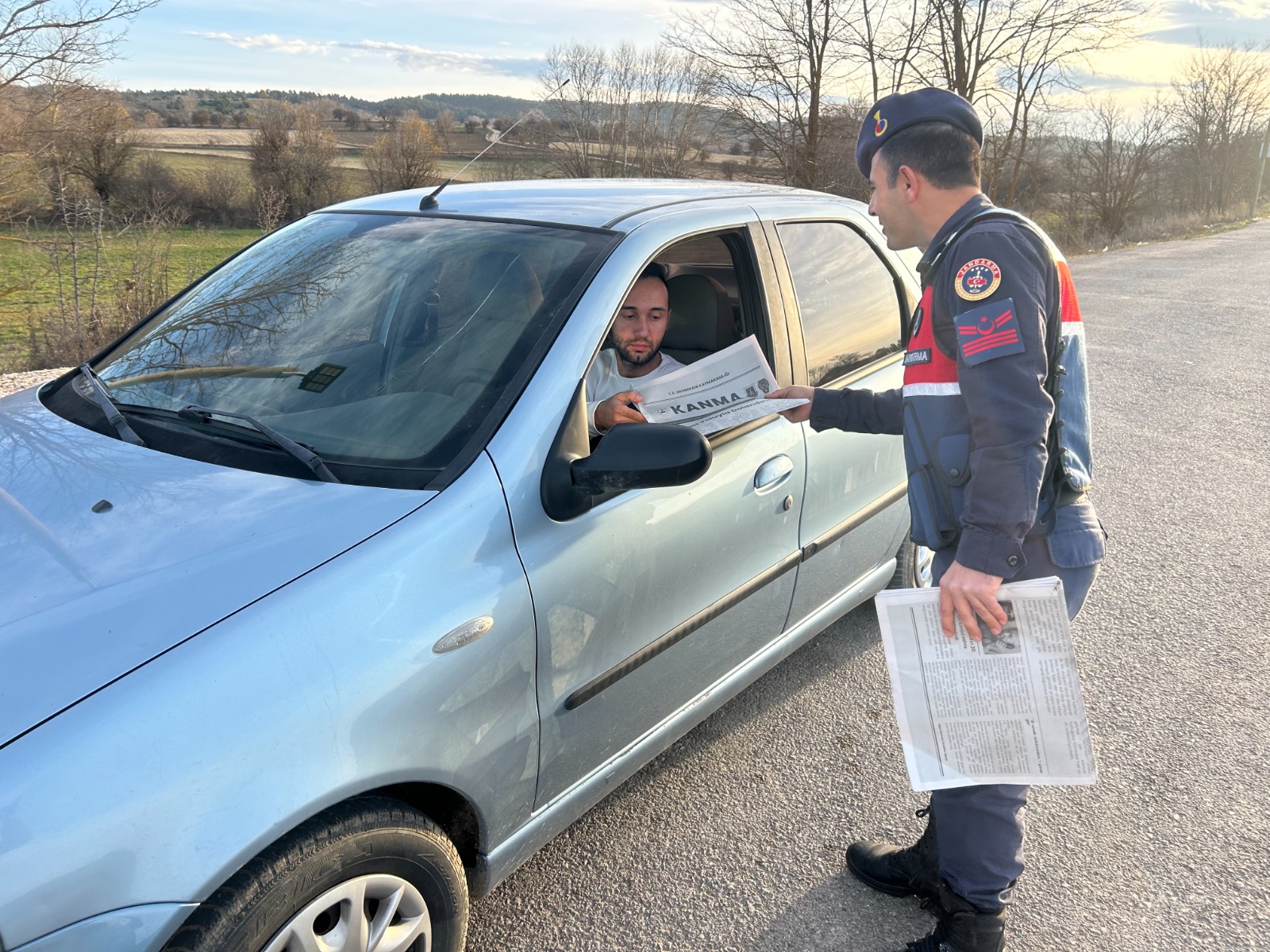 Kastamonu'da Dolandırıcılara Karşı Vatandaşları Gazete Ile Uyardılar! 45