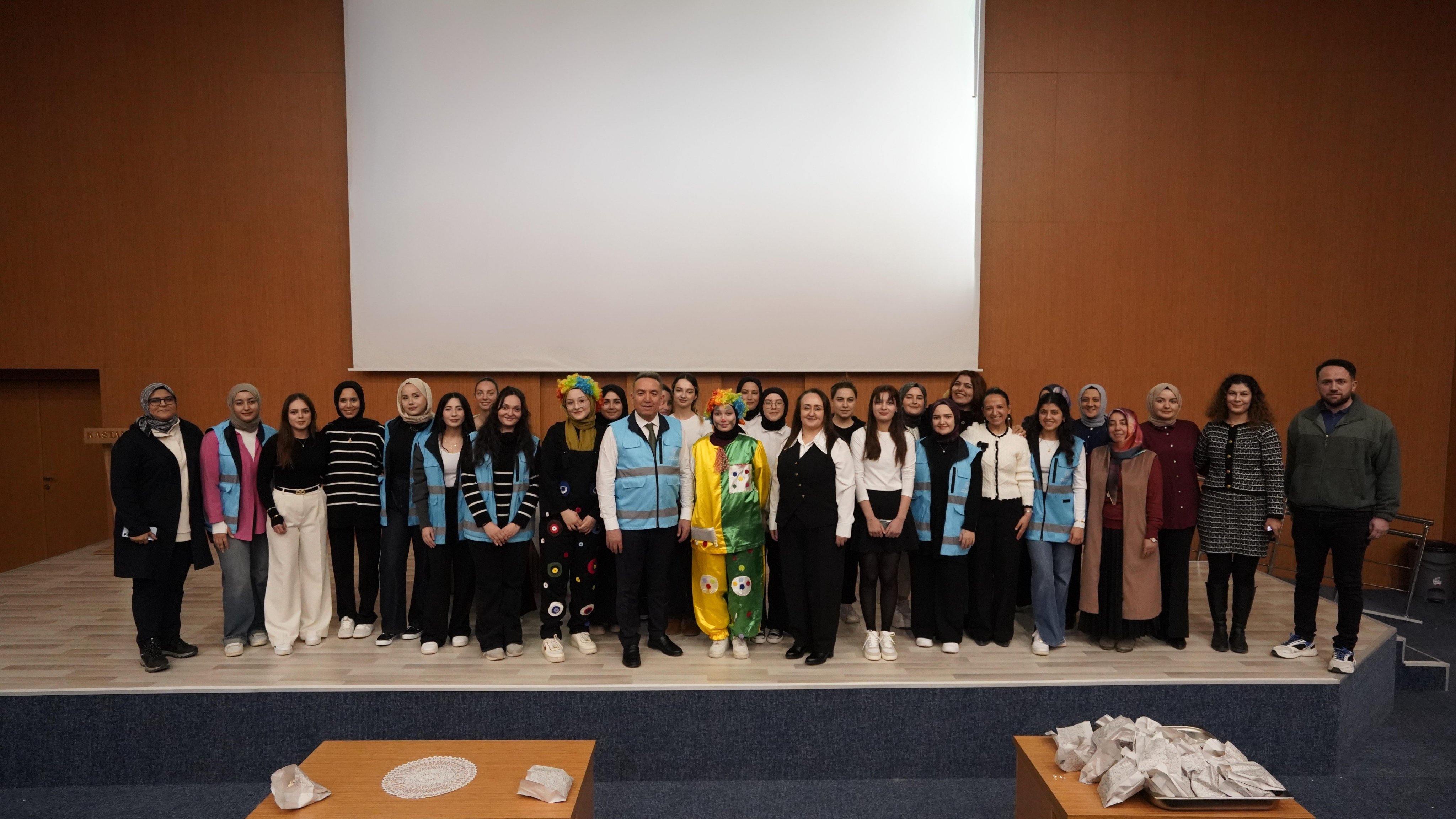 Kastamonu’da Gönüllülük Ruhu 5 Aralık’ta Öne Çıktı 8