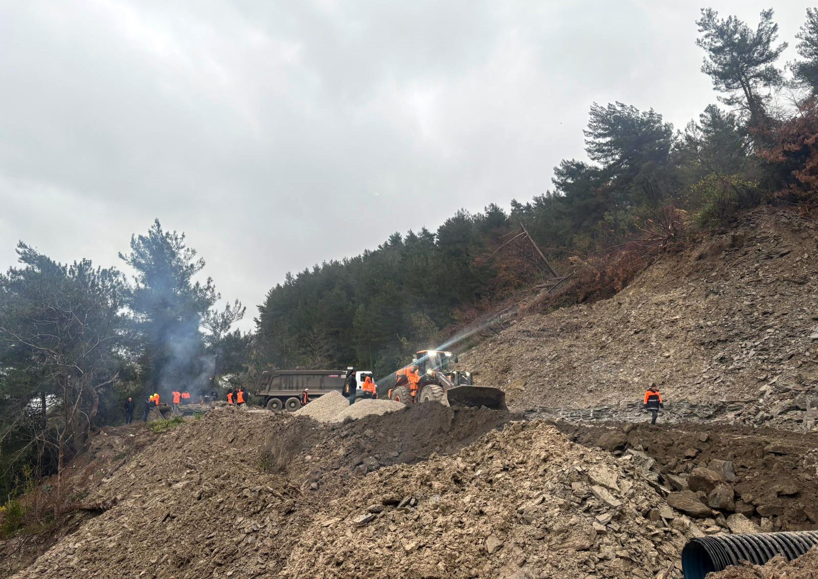 Kastamonu'da Heyelan Sebebiyle Kapanan Yol Açıldı 14