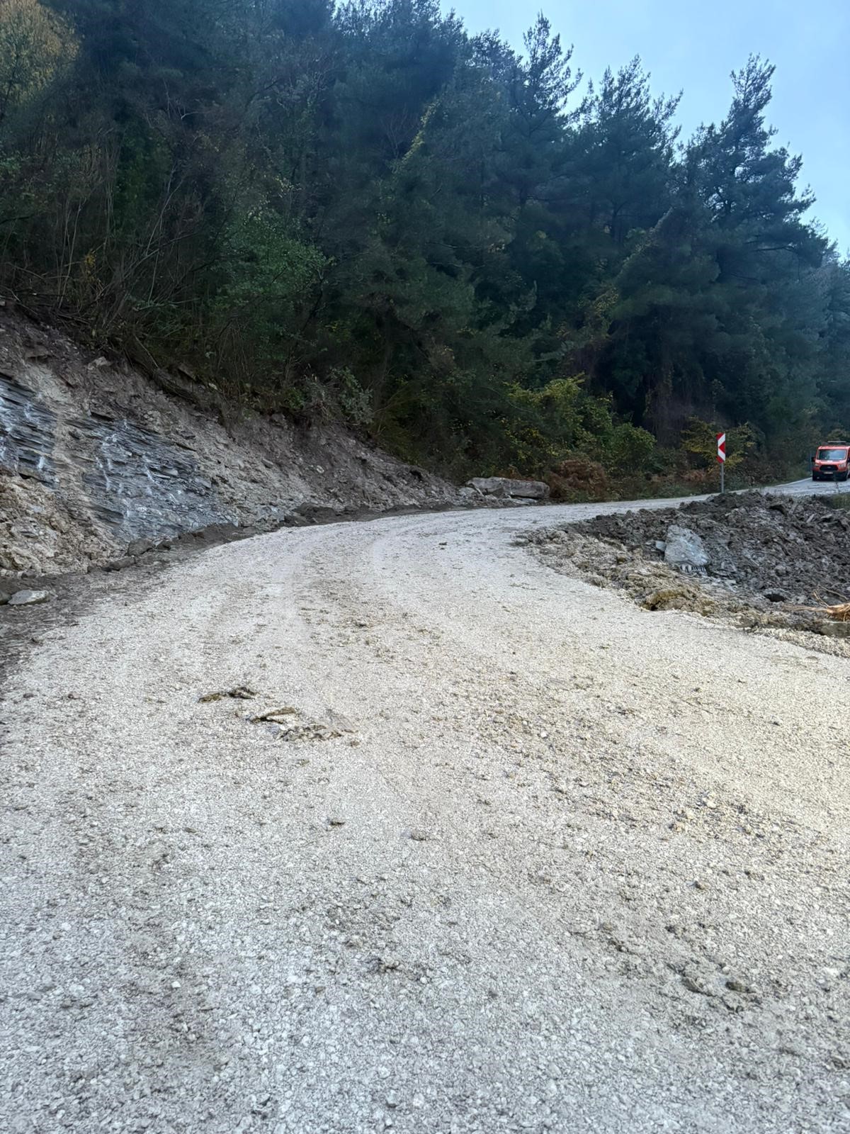 Kastamonu'da Heyelan Sebebiyle Kapanan Yol Açıldı 6