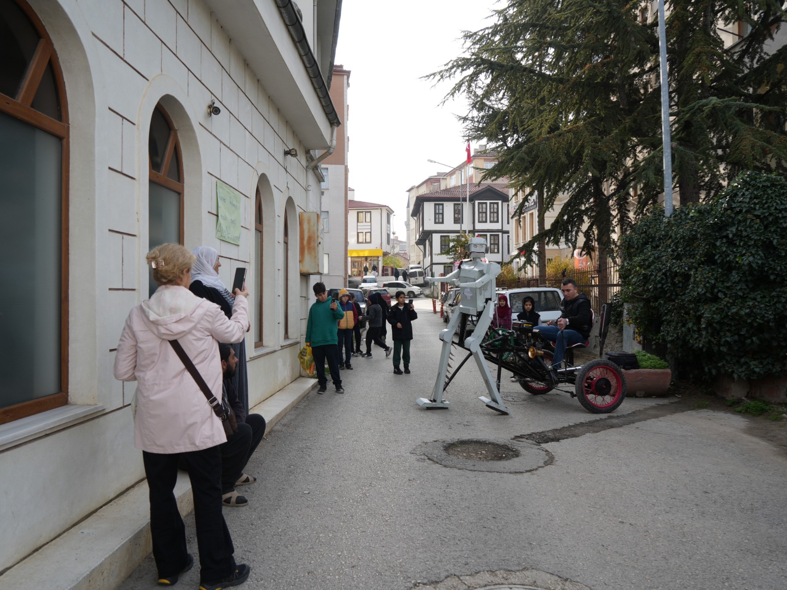 Kastamonu'da Hurda Malzemelerden Robot Tasarladı Yoğun Ilgi Görüyor 5
