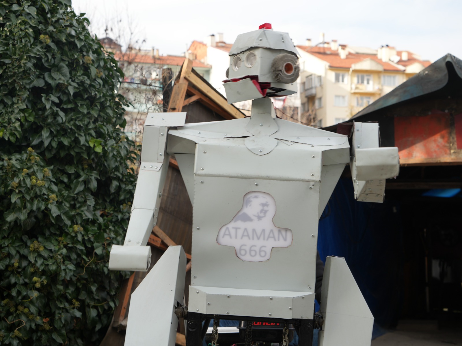 Kastamonu'da Hurda Malzemelerden Robot Tasarladı Yoğun Ilgi Görüyor 6