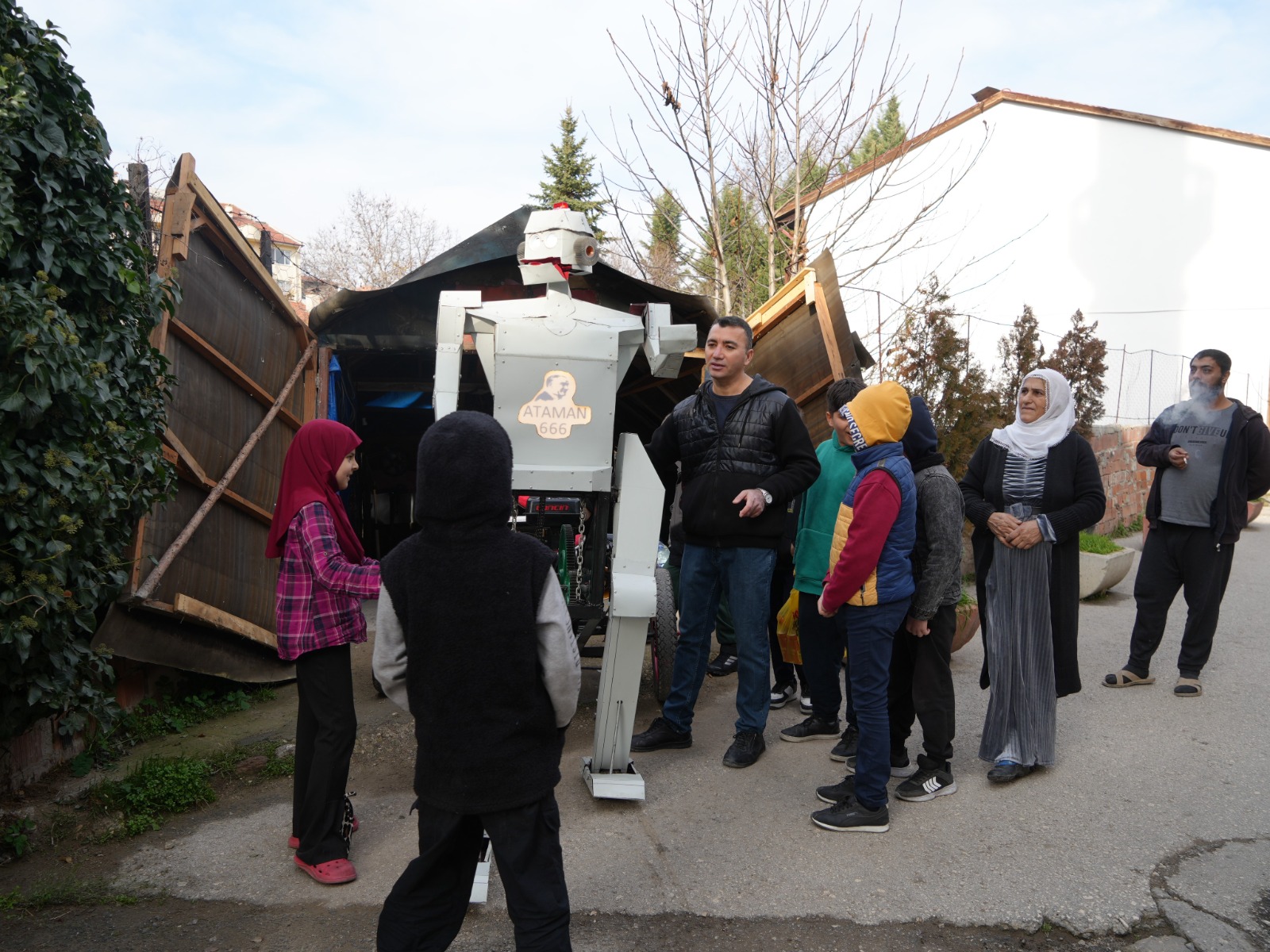 Kastamonu'da Hurda Malzemelerden Robot Tasarladı Yoğun Ilgi Görüyor 8