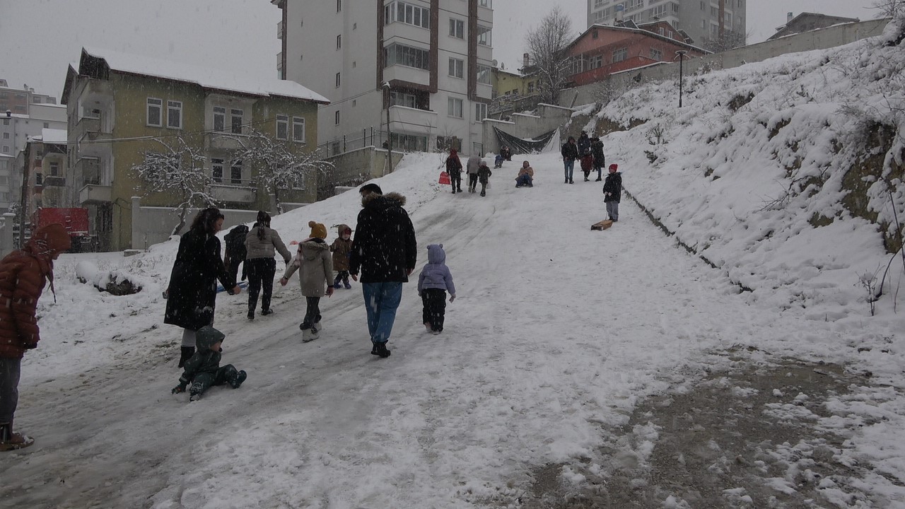 Kastamonu'da Kar Tatilinin Keyfini Çocuklar Çıkardı 70