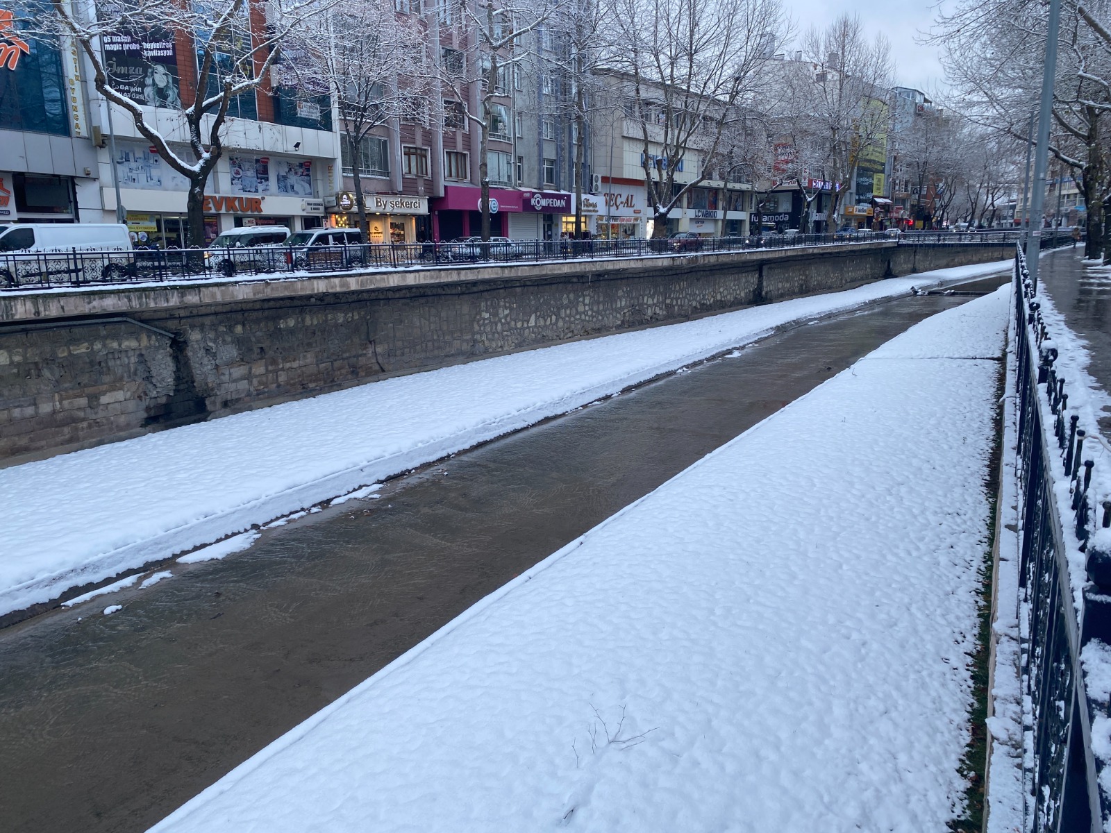 Kastamonu'da Kar Yeniden Başladı İl Merkezi Beyaza Büründü 8