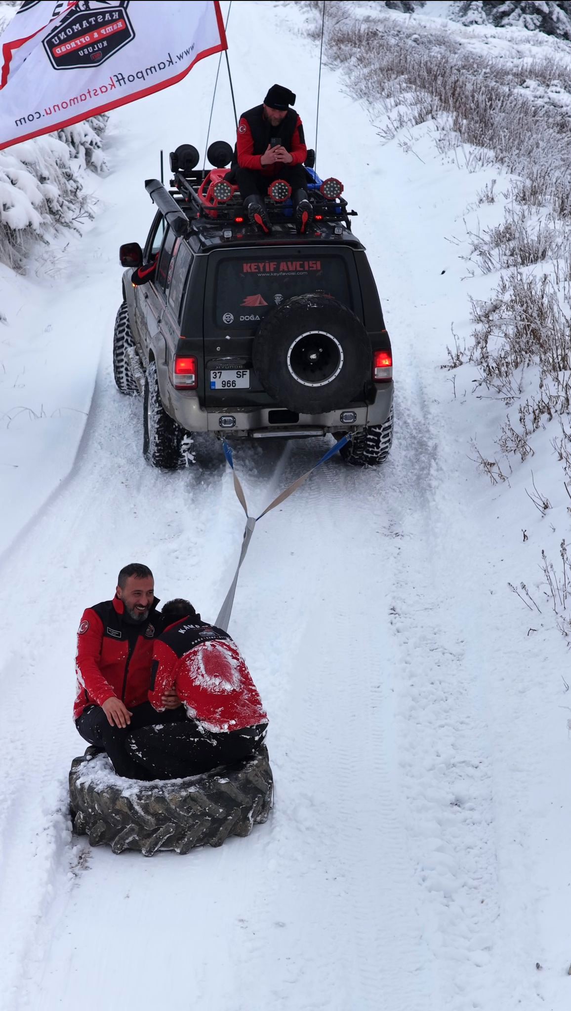 Kastamonu'da Kış Etkisini Gösterdi Karın Tadını Lastiklerle Kayarak Çıkardılar! 22